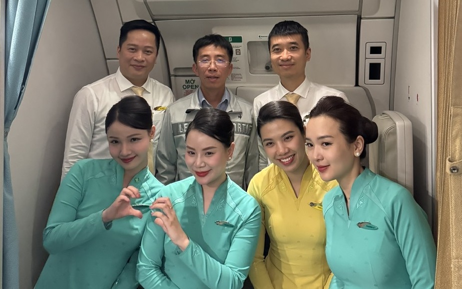 Thứ trưởng Đỗ Xuân Tuyên: Điều làm nên thương hiệu Bạch Mai chính là đội ngũ cán bộ tận tụy, giàu y đức- Ảnh 7. Thứ trưởng Đỗ Xuân Tuyên: Điều làm nên thương hiệu Bạch Mai chính là đội ngũ cán bộ tận tụy, giàu y đức- Ảnh 7.