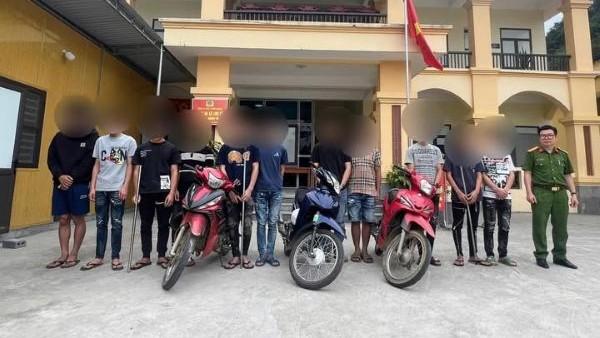 Triệu tập 14 thanh thiếu niên mang hung khí, náo loạn đường phố- Ảnh 1.