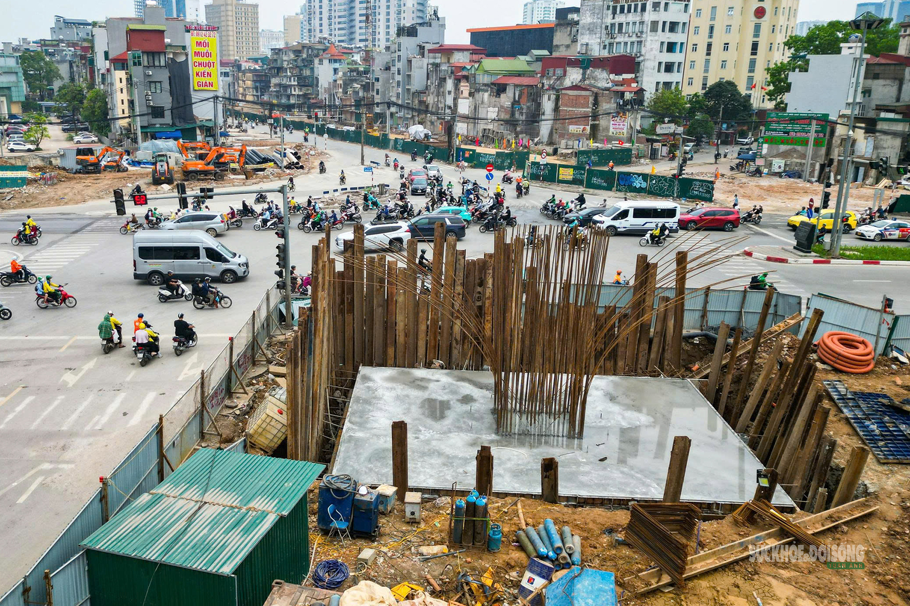 Cầu vượt Vành đai 1 dần thành hình, kỳ vọng giảm áp lực giao thông nội đô- Ảnh 6.