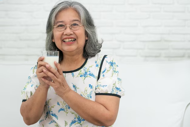 Lời khuyên của bác sĩ khi chọn sữa cho người già- Ảnh 2.