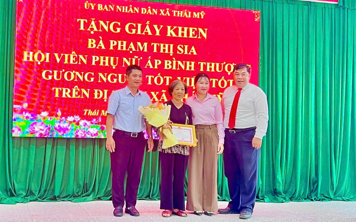 Nhặt được 400 triệu đồng trên đường, cô gái vội trình báo công an- Ảnh 2.