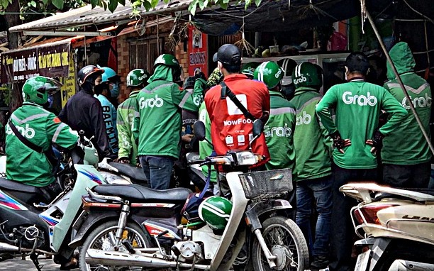Từ 1/7/2026, shipper chạy xe xăng, xe ôm công nghệ cần lưu ý điều này