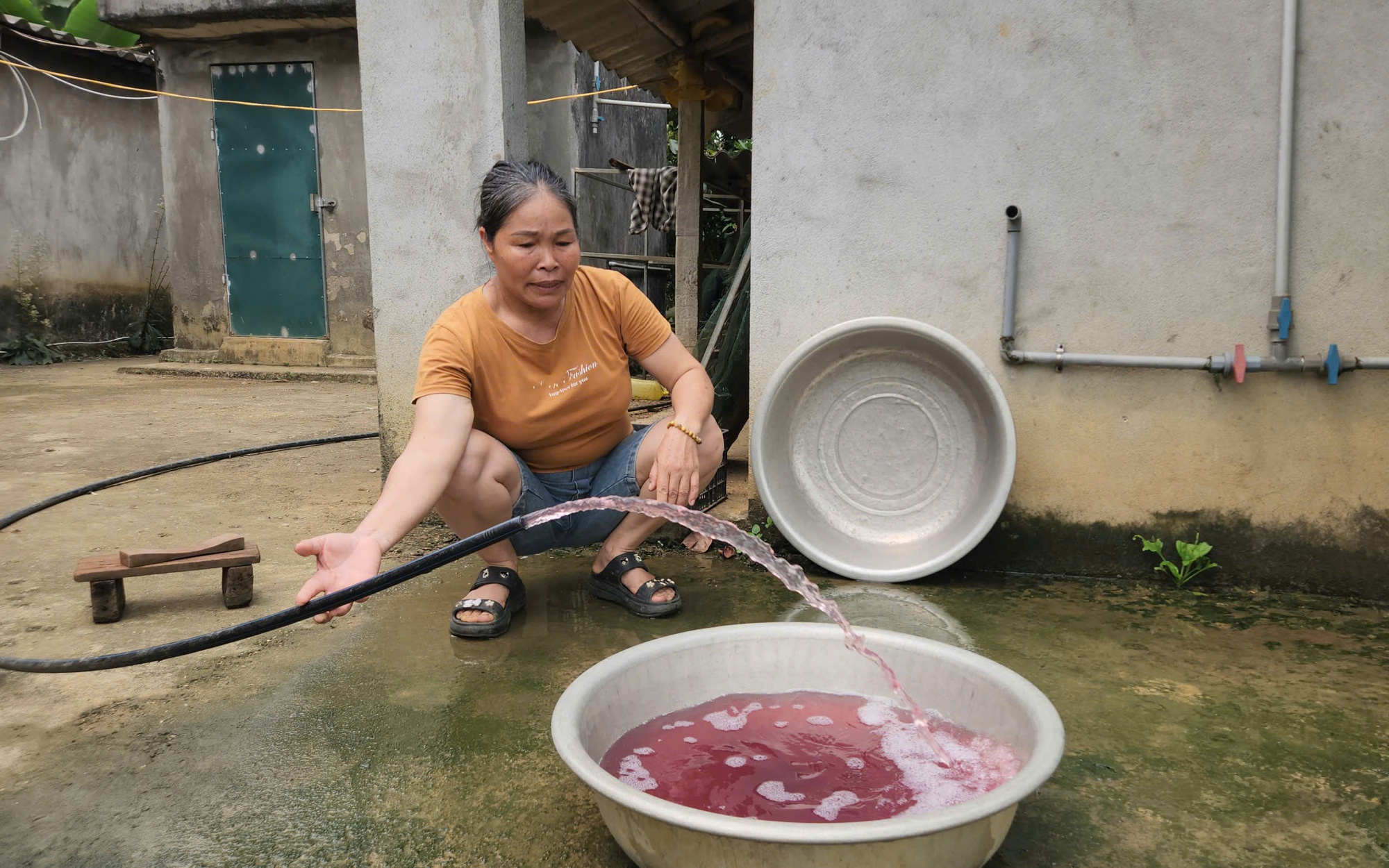 Xưởng giặt là xả khói đen ngòm, mùi khét lẹt tra tấn cả khu phố giữa ngày hè- Ảnh 4. Xưởng giặt là xả khói đen ngòm, mùi khét lẹt tra tấn cả khu phố giữa ngày hè- Ảnh 4.