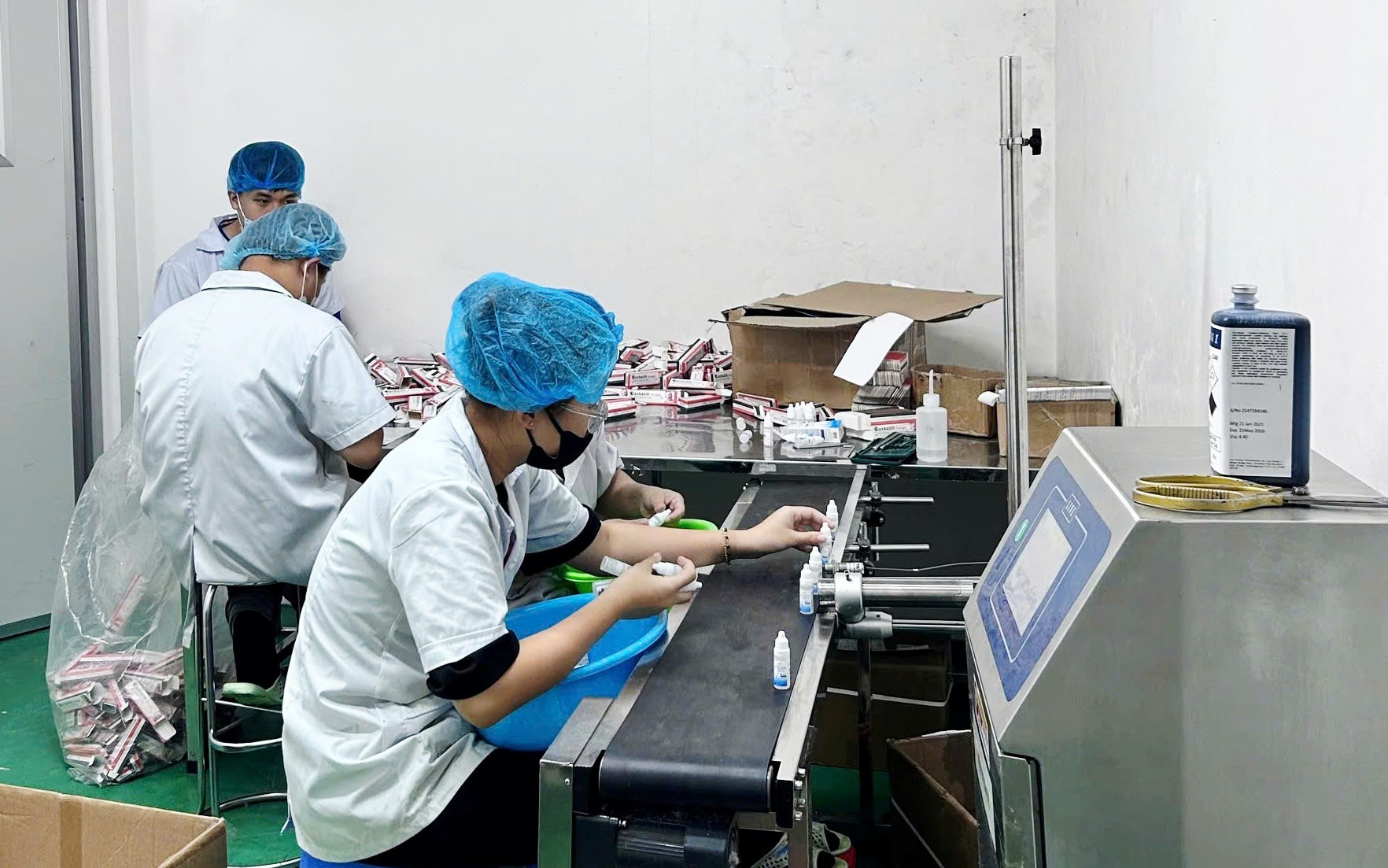 Hàng chục nghìn gói băng vệ sinh giả thương hiệu nổi tiếng bán ra thị trường- Ảnh 3. Hàng chục nghìn gói băng vệ sinh giả thương hiệu nổi tiếng bán ra thị trường- Ảnh 3.