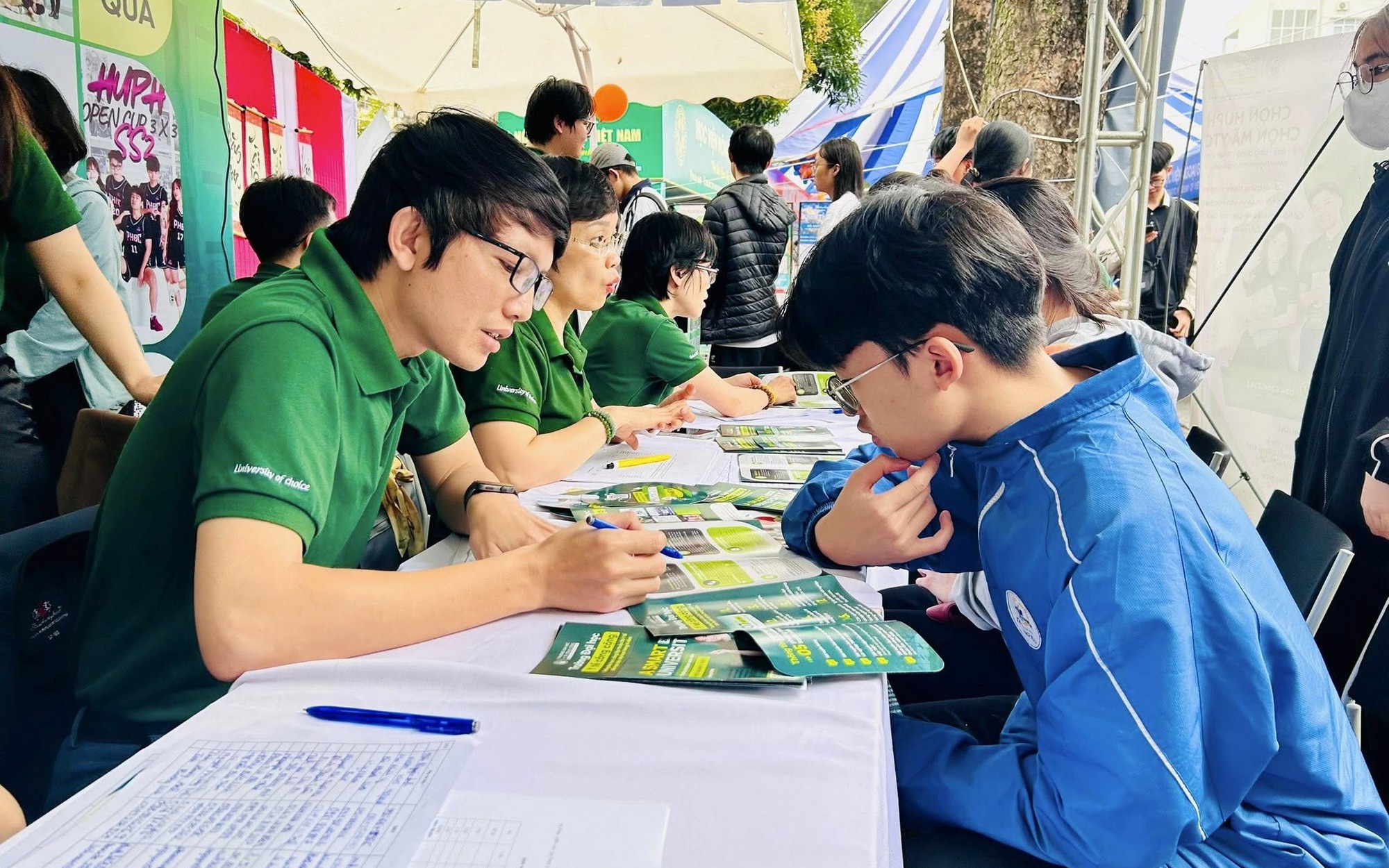 3 sơ suất khiến thí sinh dễ mất cơ hội trúng tuyển đại học- Ảnh 2. Hiểu đúng về bách phân vị khi quy đổi điểm xét tuyển đại học năm 2026