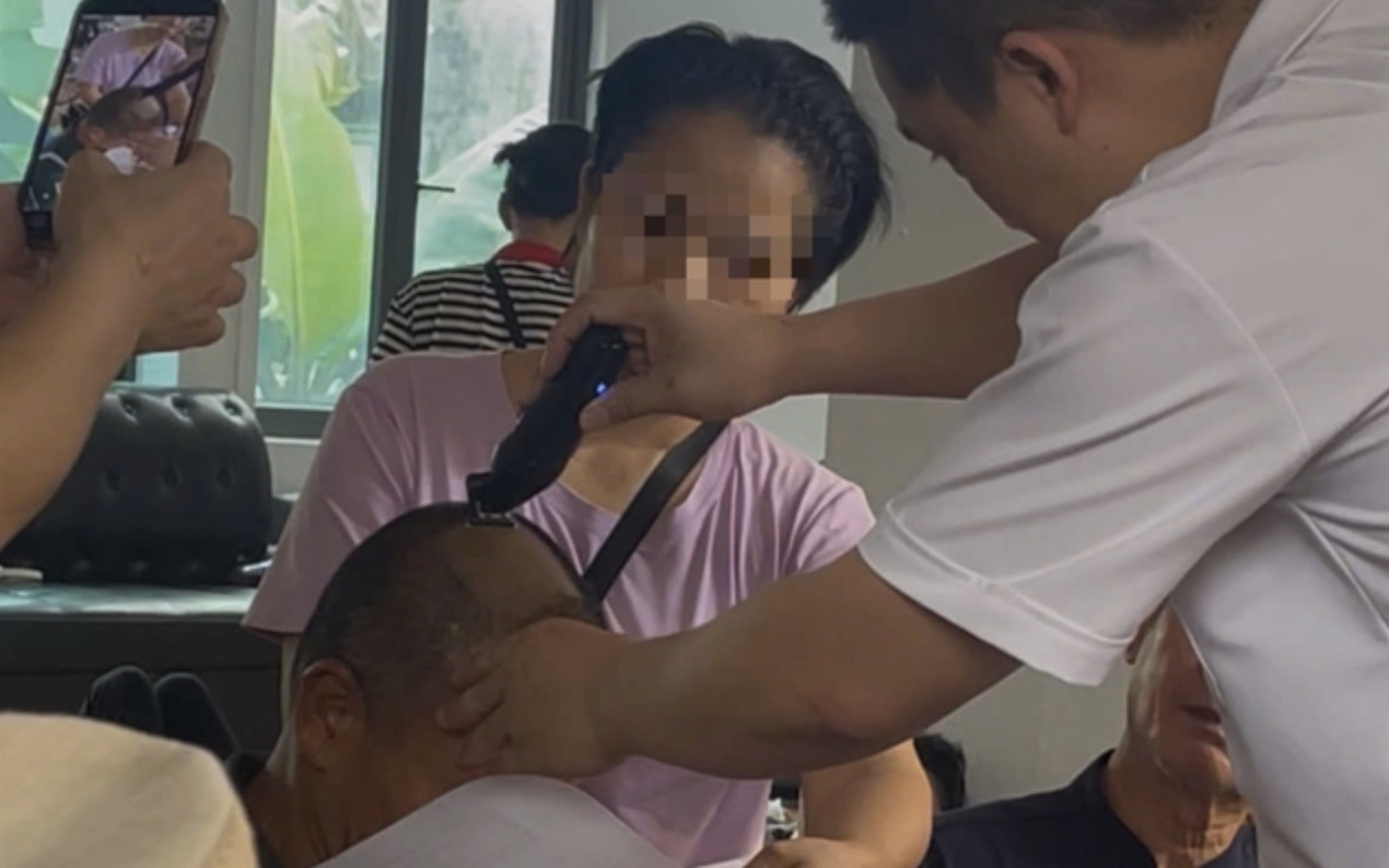 Cơ sở chữa 'bách bệnh' bằng 'giác hơi hút máu' ở Hà Nội bị phạt 45 triệu đồng- Ảnh 7. Đình chỉ cơ sở chữa "bách bệnh" bằng "giác hơi hút máu" ở Hà Nội