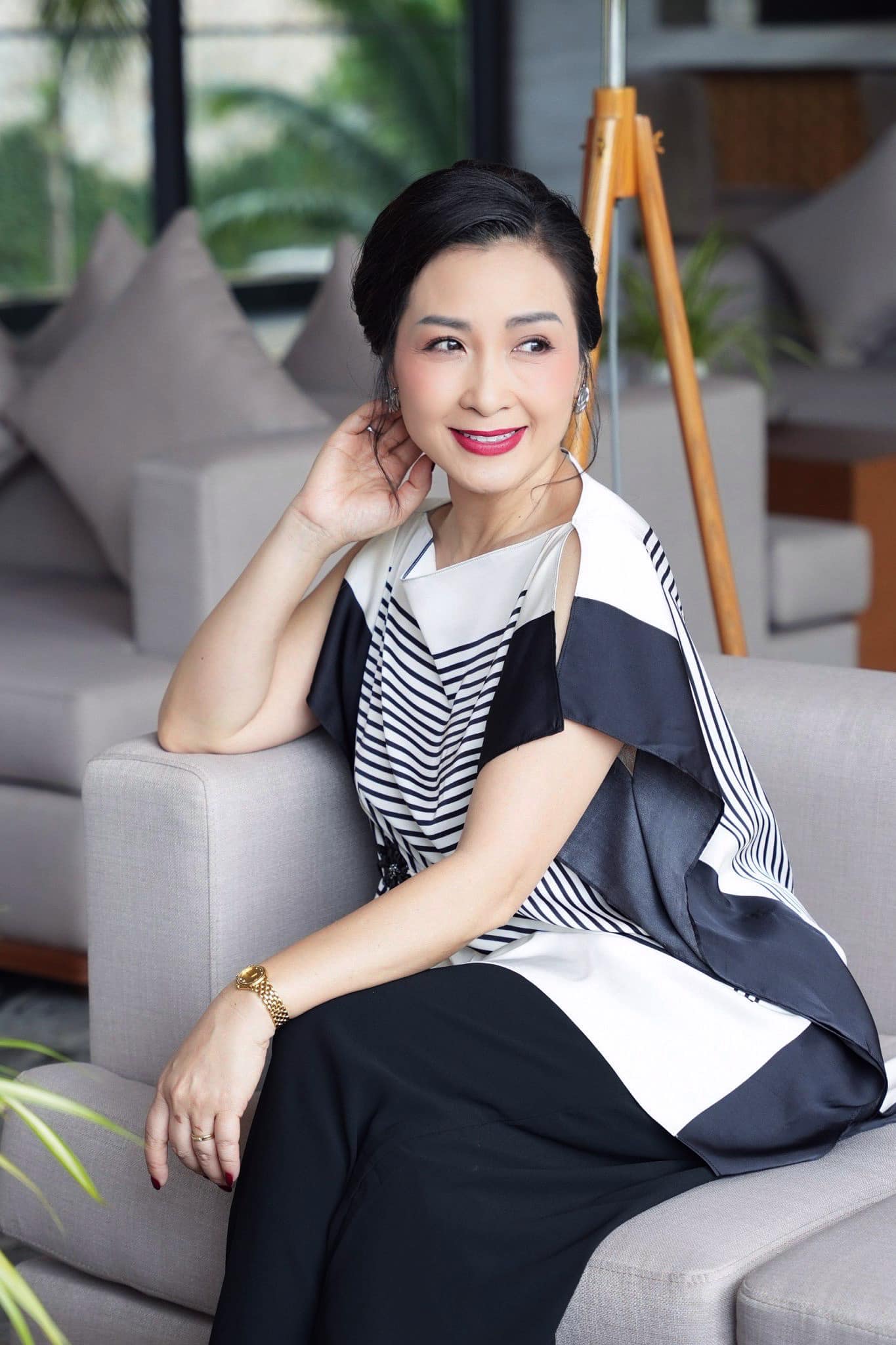 Sao phim 'Người thổi tù và hàng tổng': Vợ trên phim của anh 'trưởng thôn' Quốc Tuấn giờ ra sao?- Ảnh 8.