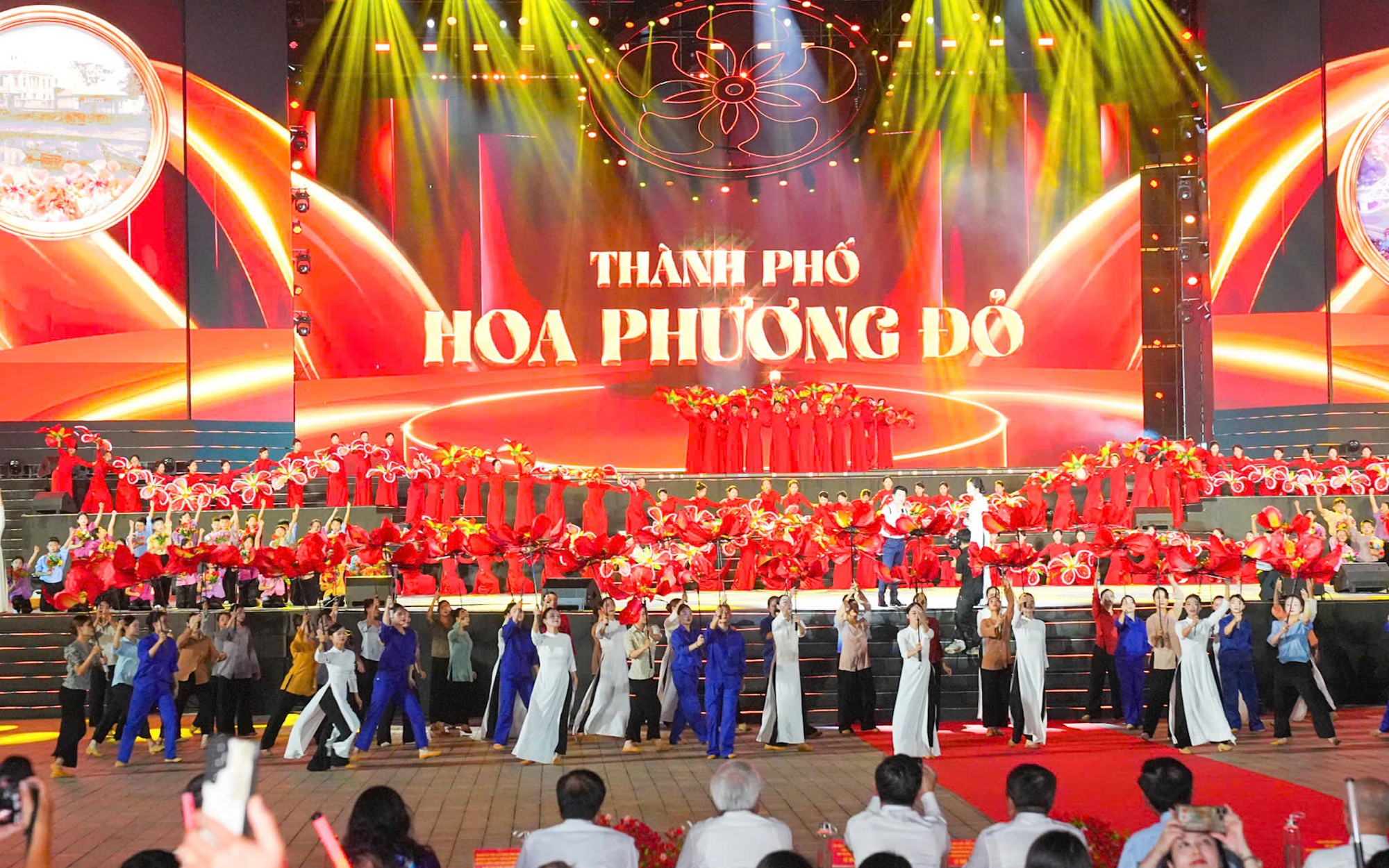 Lễ hội Hoa Phượng Đỏ - Hải Phòng 2026: Hàng nghìn nghệ sĩ, nghệ nhân biểu diễn nghệ thuật đường phố- Ảnh 12. Lễ hội Hoa Phượng Đỏ - Hải Phòng 2026: Hàng nghìn nghệ sĩ, nghệ nhân biểu diễn nghệ thuật đường phố- Ảnh 12.