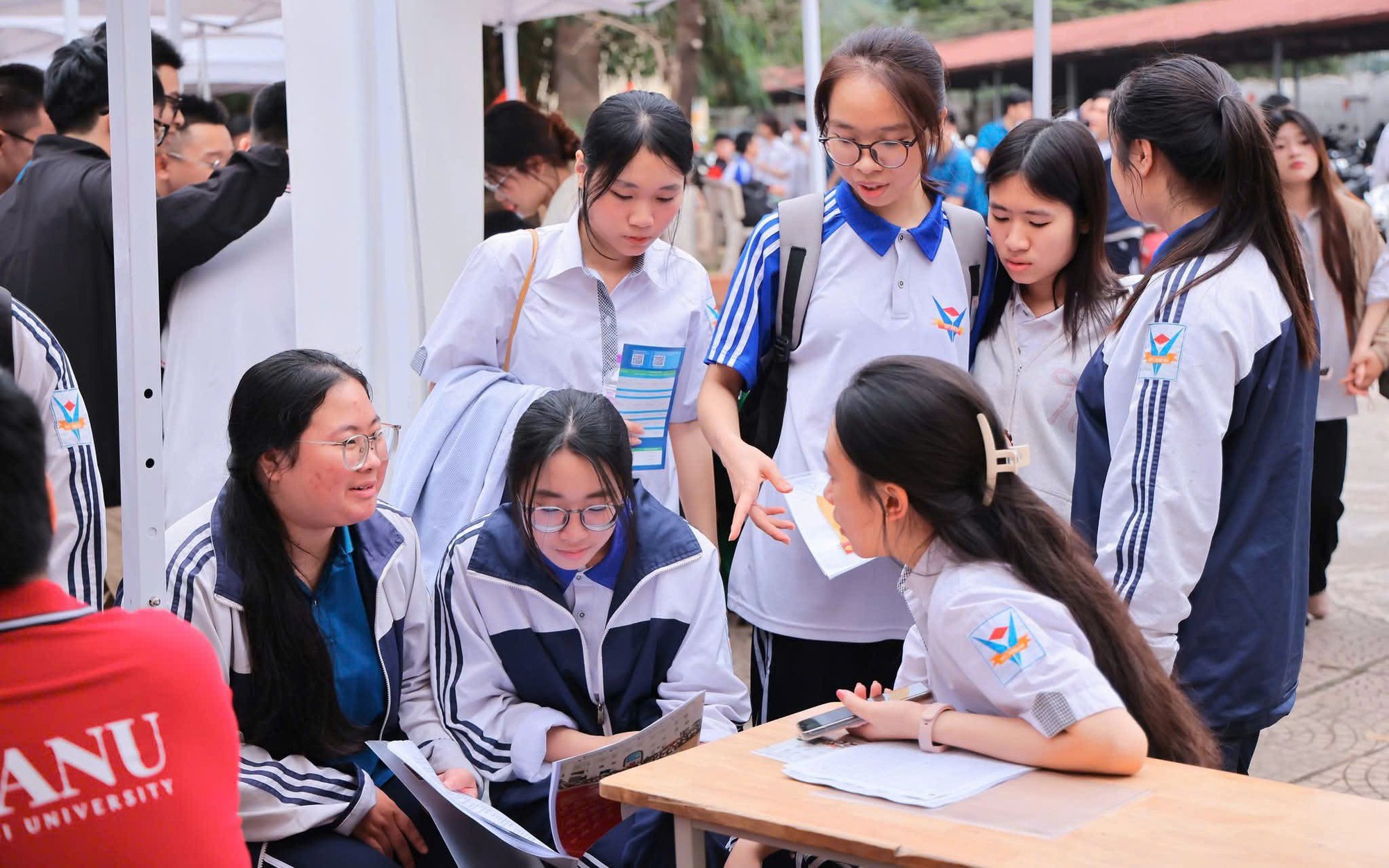 Thí sinh miễn thi Ngoại ngữ được tính điểm xét tuyển đại học thế nào?- Ảnh 2. Thí sinh miễn thi Ngoại ngữ được tính điểm xét tuyển đại học thế nào?- Ảnh 2.