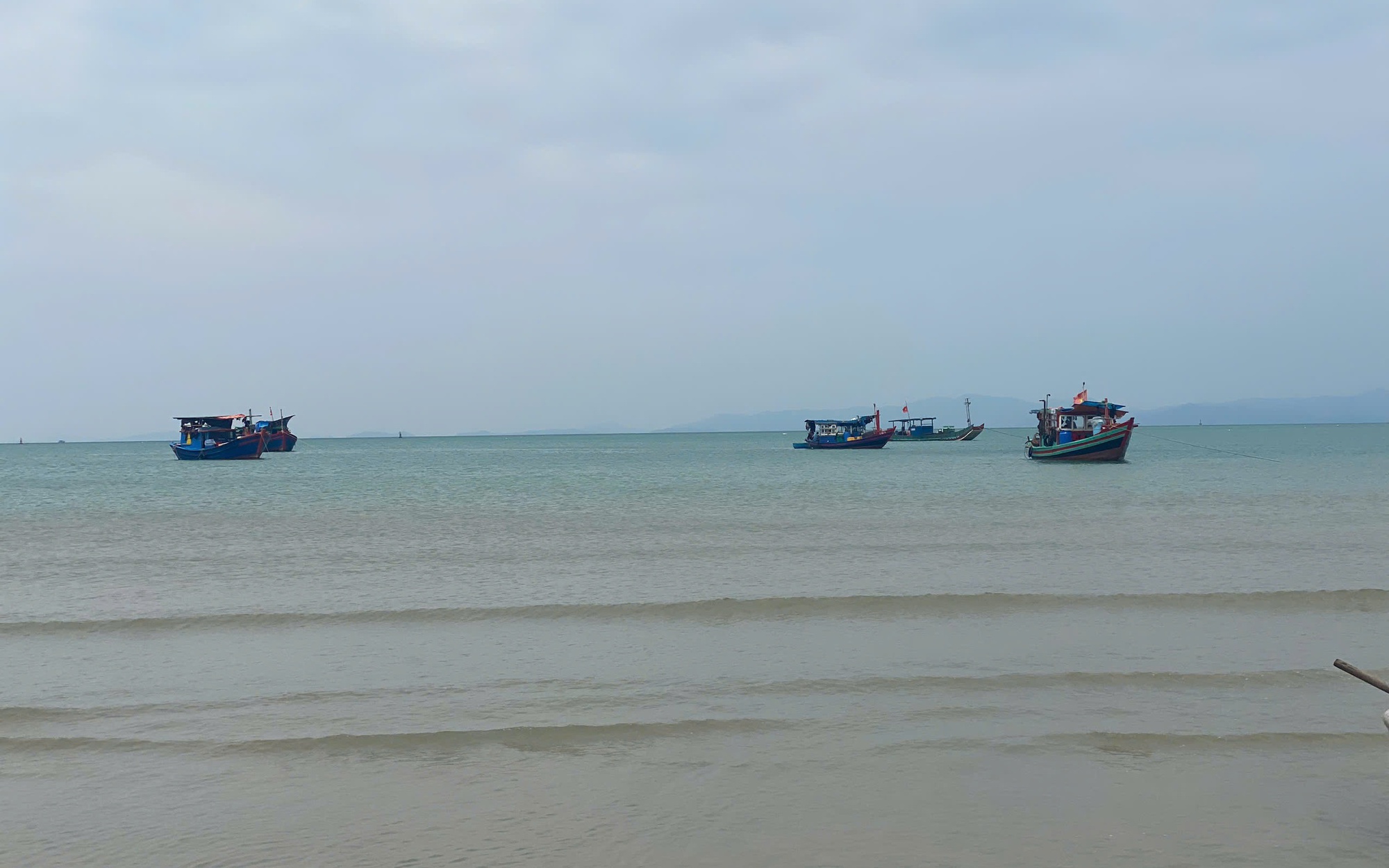 Cứu kịp thời 4 ngư dân gặp nạn trên biển- Ảnh 3.