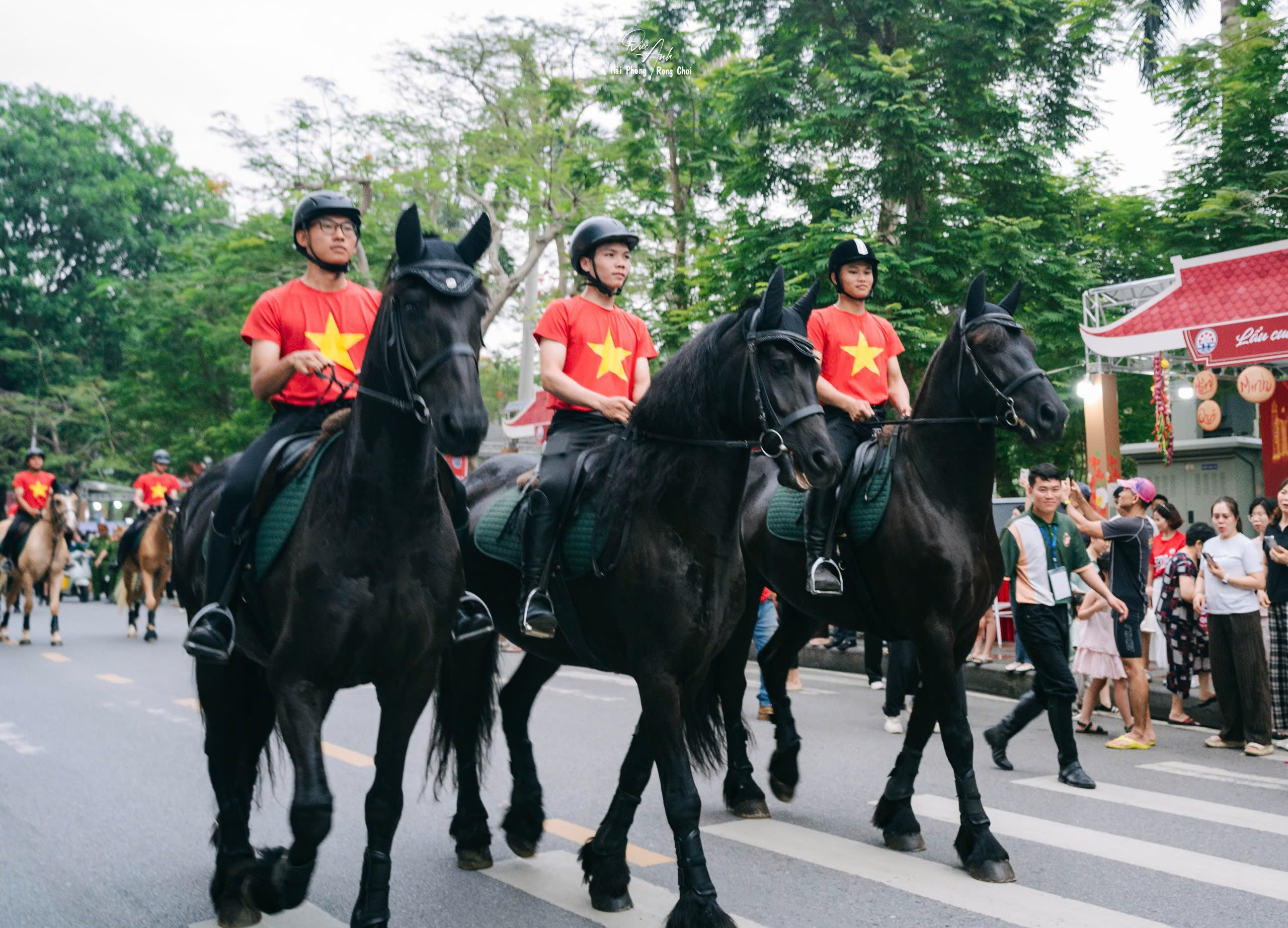 Lễ hội Hoa Phượng Đỏ - Hải Phòng 2026: Hàng nghìn nghệ sĩ, nghệ nhân biểu diễn nghệ thuật đường phố- Ảnh 8. Lễ hội Hoa Phượng Đỏ - Hải Phòng 2026: Hàng nghìn nghệ sĩ, nghệ nhân biểu diễn nghệ thuật đường phố- Ảnh 8.