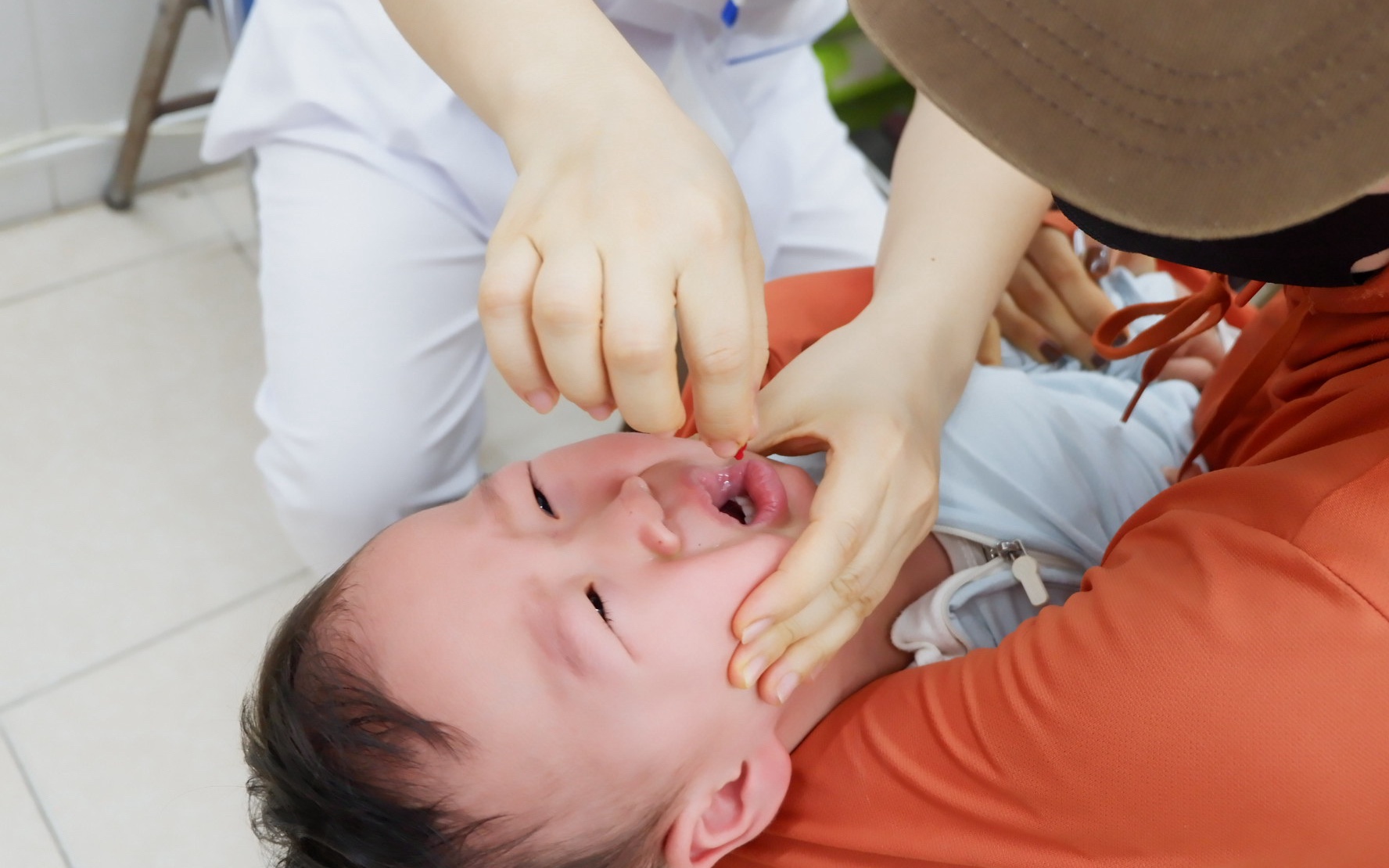 Những vi chất trẻ dễ thiếu hụt nhất trong 2 năm đầu đời và hậu quả nếu không được can thiệp sớm- Ảnh 3. Tận dụng nền tảng số để không bỏ sót trẻ trong chiến dịch bổ sung vitamin A