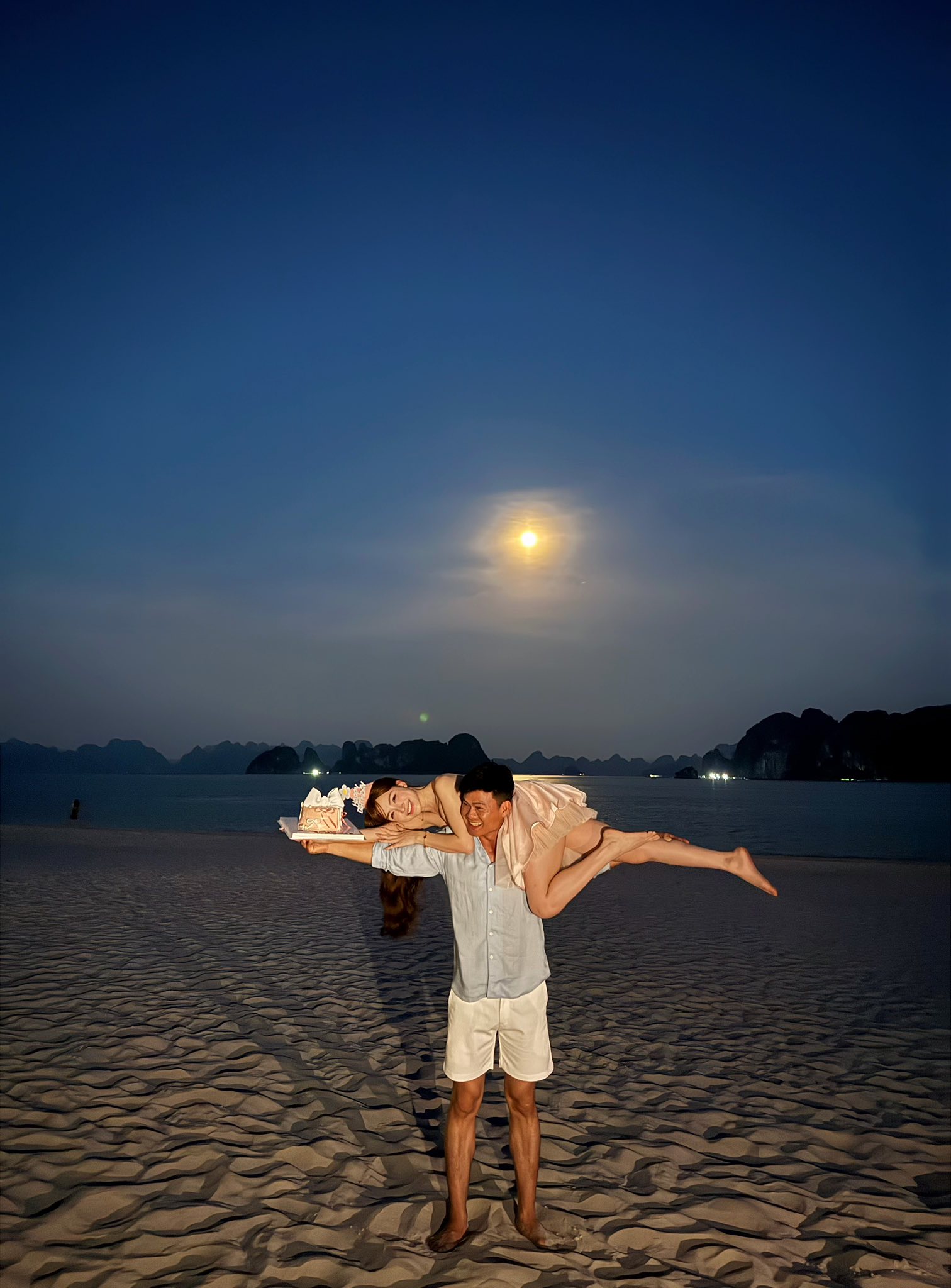 Nhân sinh nhật chồng Đại úy, Hòa Minzy nhắn nhủ: 'Anh hãy yên tâm công tác, em và con luôn ở phía sau là hậu phương'- Ảnh 9.