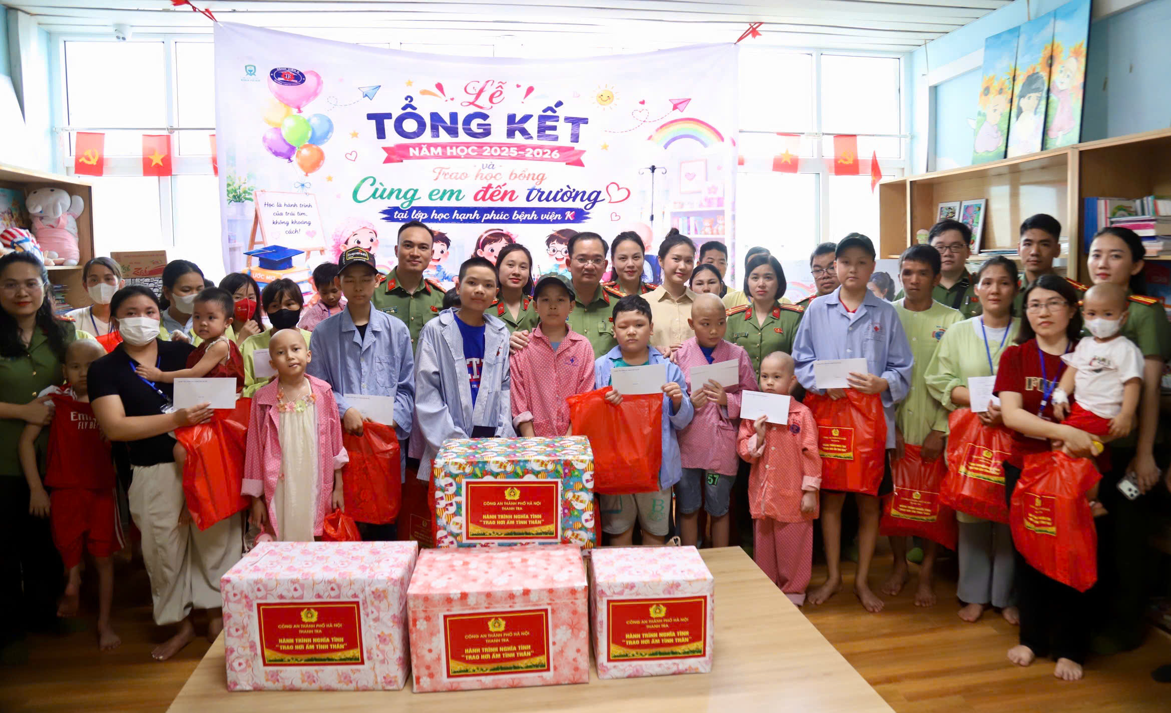 Hơn 2 tỷ đồng và ngàn phần quà tiếp sức 'chiến binh nhí' tại Bệnh viện K dịp Quốc tế Thiếu nhi- Ảnh 1. Hơn 2 tỷ đồng và ngàn phần quà tiếp sức 'chiến binh nhí' tại Bệnh viện K dịp Quốc tế Thiếu nhi- Ảnh 1.