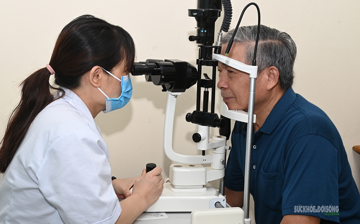 Khám bệnh, cấp thuốc miễn phí tri ân người có công, gia đình chính sách - Ảnh 11.