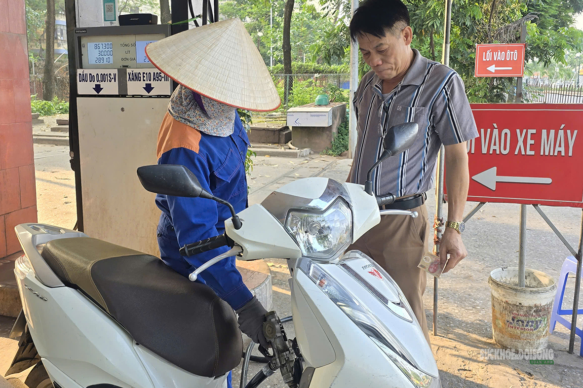 Ngày đầu xăng E10 chính thức bán ra thị trường- Ảnh 2.