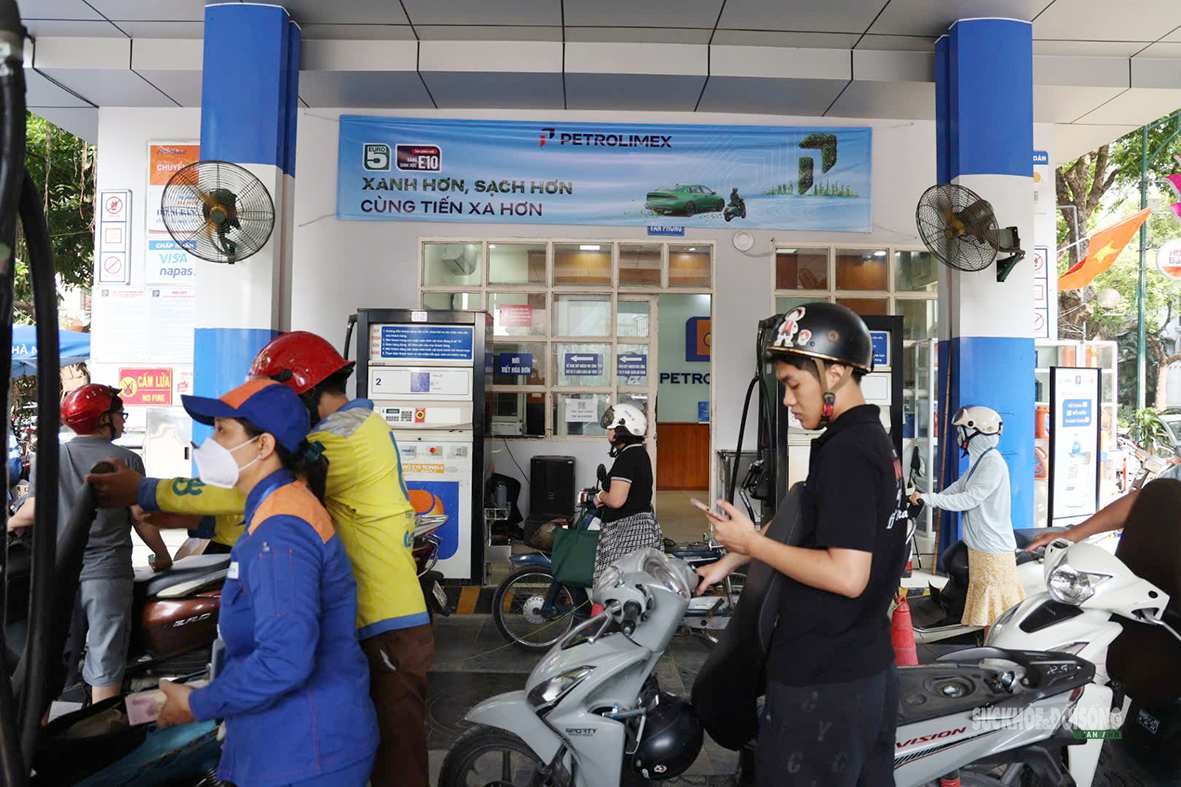 Ngày đầu xăng E10 chính thức bán ra thị trường- Ảnh 13.