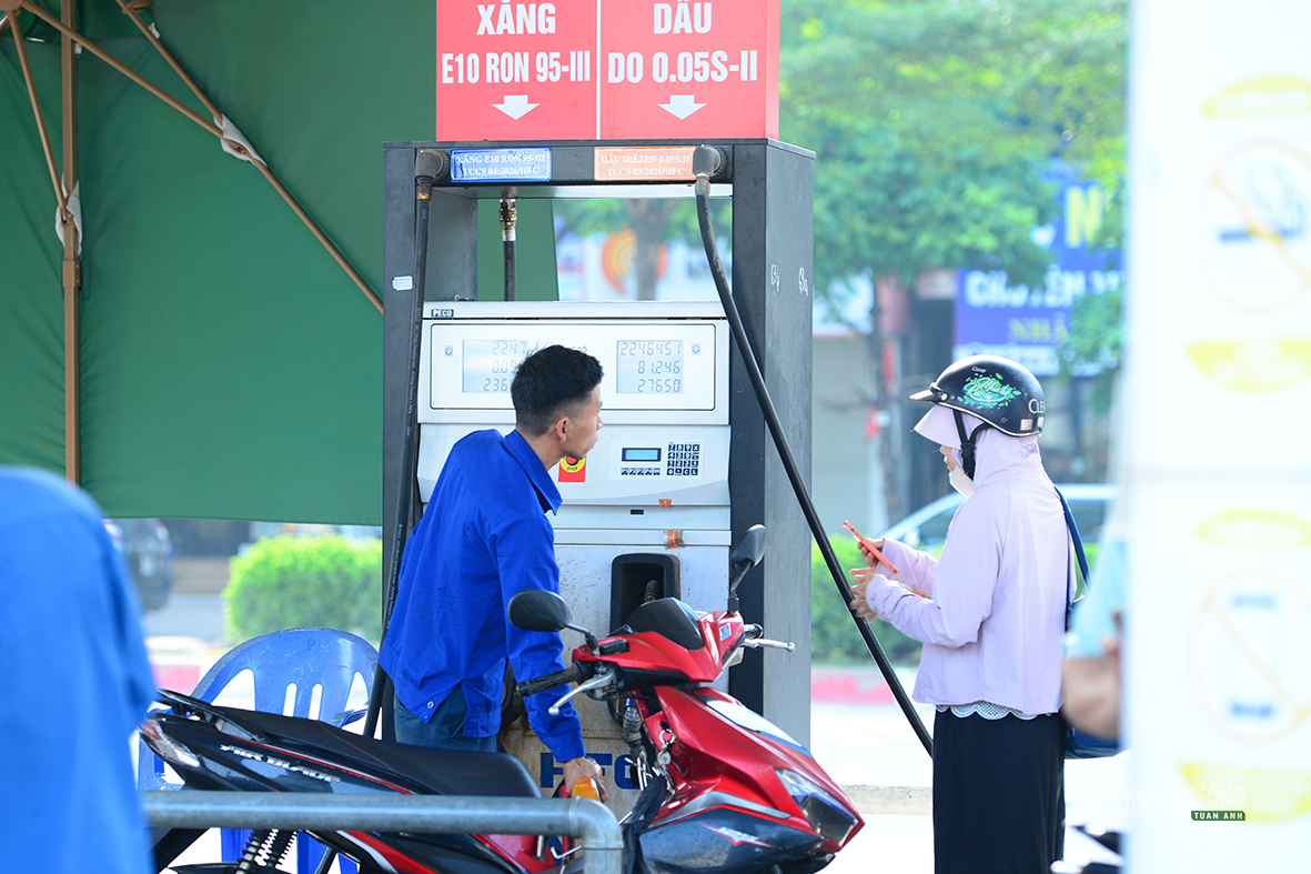 Ngày đầu xăng E10 chính thức bán ra thị trường- Ảnh 6.
