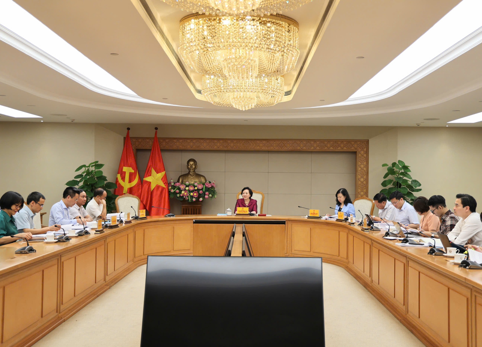Hoàn thiện bộ máy quản lý ATTP theo hướng một đầu mối để khắc phục tình trạng 'cắt khúc', chồng chéo - Ảnh 4.