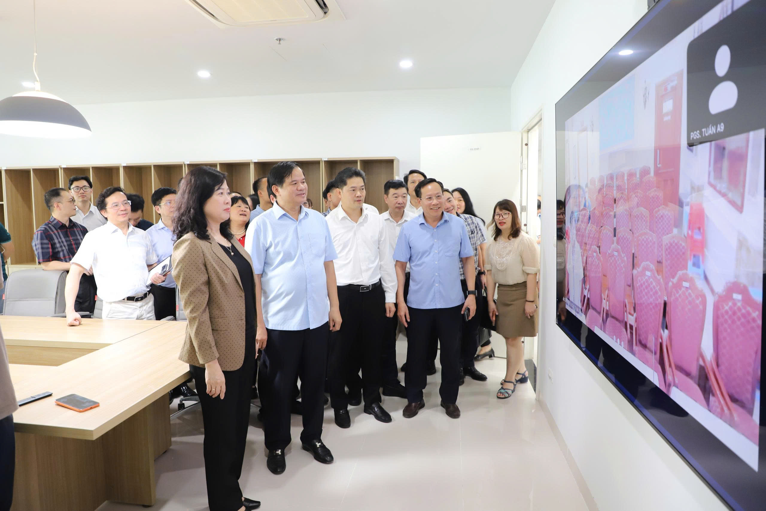 Bộ trưởng Đào Hồng Lan: Quyết tâm đưa Cơ sở 2 Bệnh viện Bạch Mai vào hoạt động trong cuối tháng 6- Ảnh 2. Bộ trưởng Đào Hồng Lan: Quyết tâm đưa Cơ sở 2 Bệnh viện Bạch Mai vào hoạt động trong cuối tháng 6- Ảnh 2.