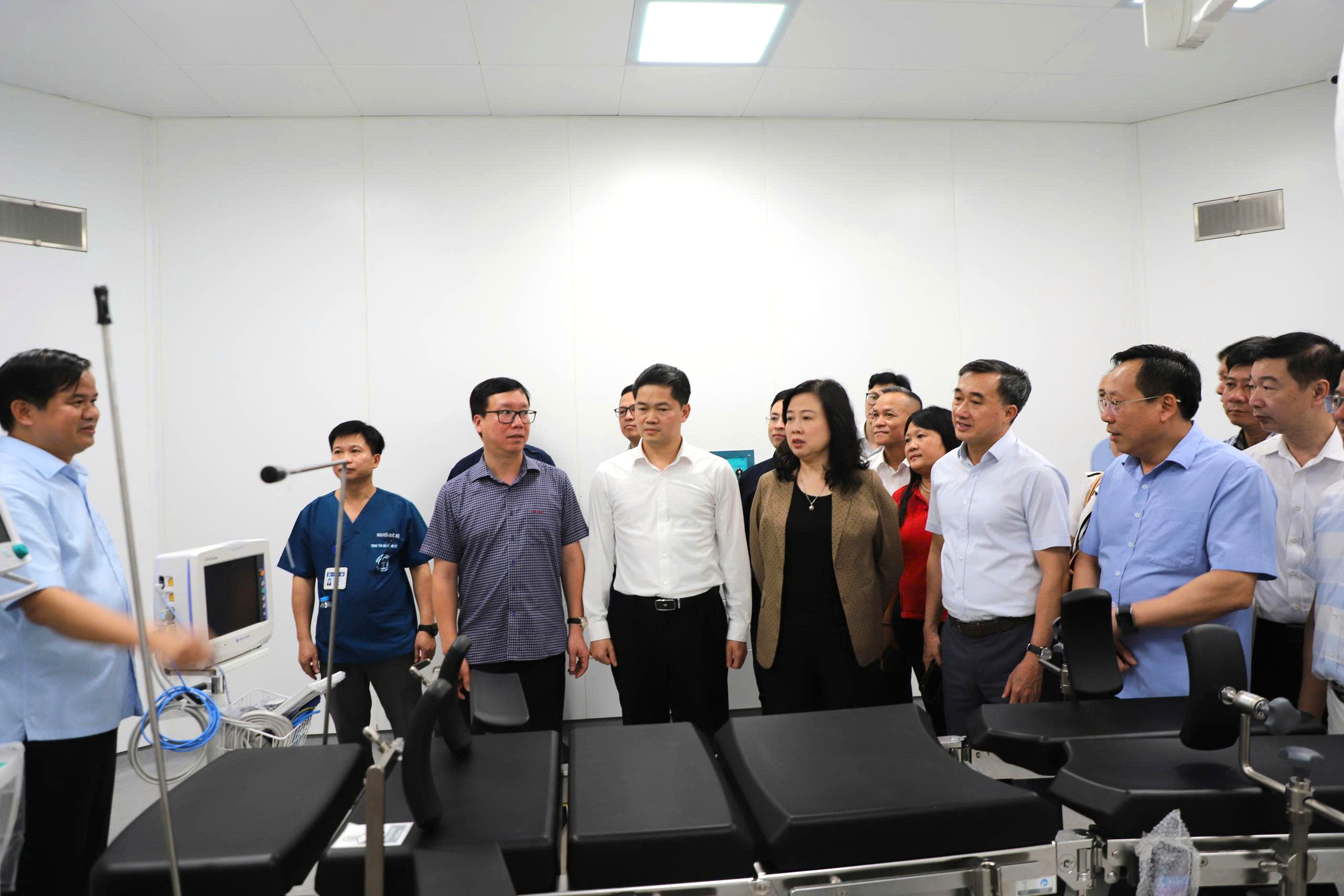 Bộ trưởng Đào Hồng Lan: Quyết tâm đưa Cơ sở 2 Bệnh viện Bạch Mai vào hoạt động trong cuối tháng 6- Ảnh 12. Bộ trưởng Đào Hồng Lan: Quyết tâm đưa Cơ sở 2 Bệnh viện Bạch Mai vào hoạt động trong cuối tháng 6- Ảnh 12.