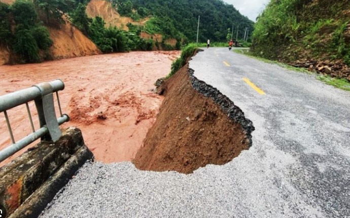 Nguyên nhân gây sạt lở đất ở Lai Châu khiến 3 người đi rừng tử vong- Ảnh 2. 4 khu vực có nguy cơ xảy ra lũ quét, sạt lở đất trong 6 giờ tới