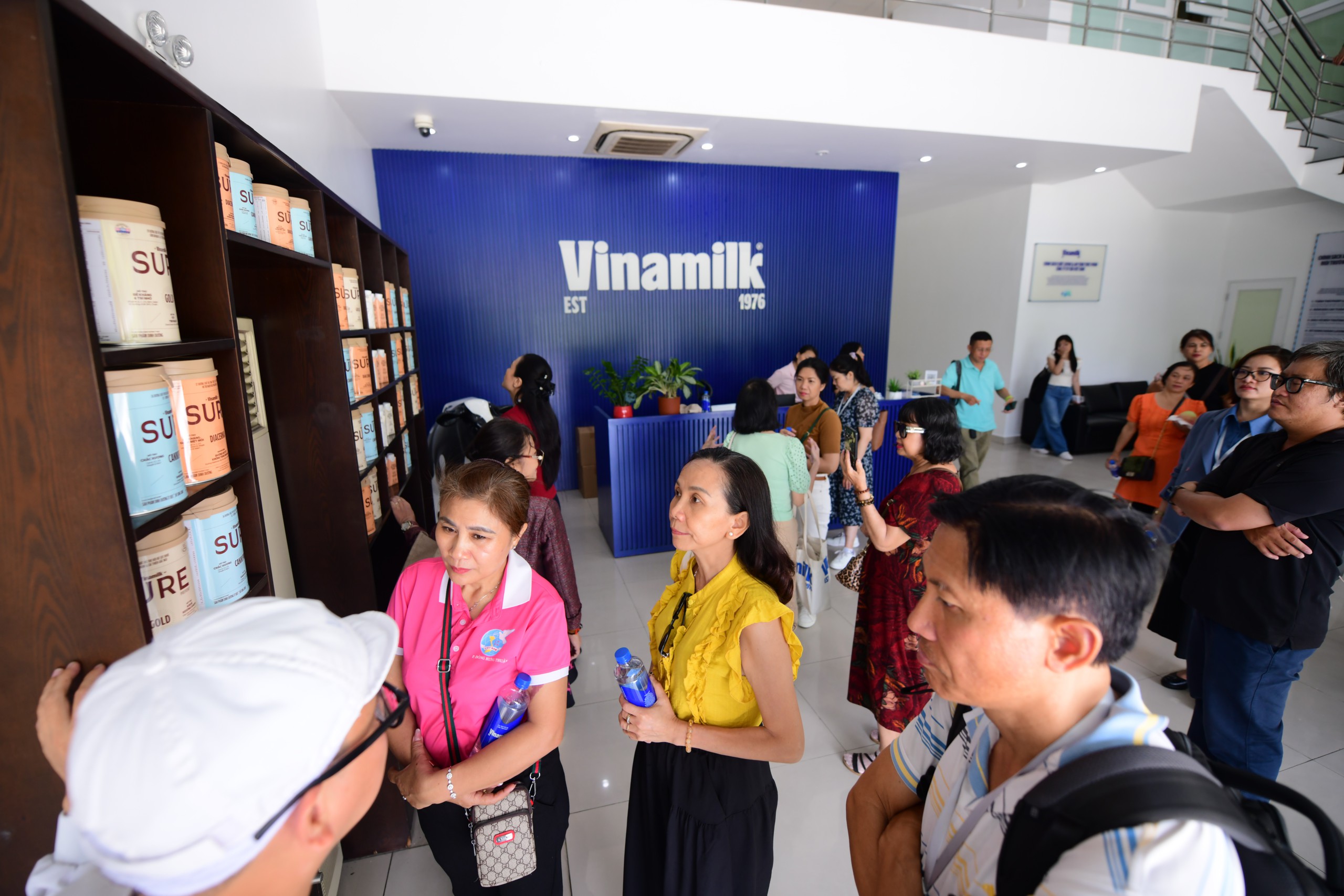 Gallery - Vinamilk đón thế hệ 'đồng niên' tham quan nhà máy với lời hứa chăm sóc sức khỏe bằng dinh dưỡng chất lượng - image 1