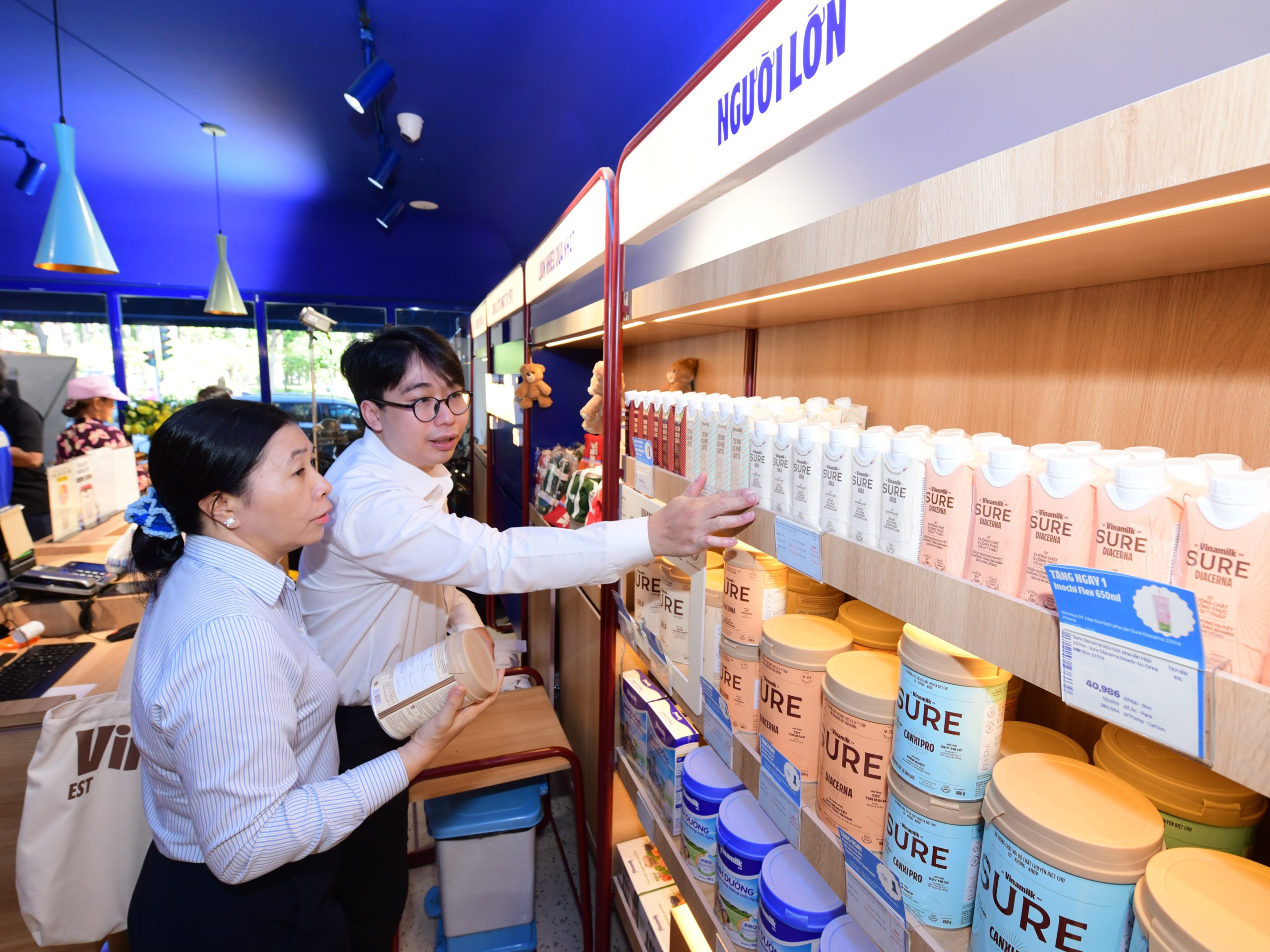 Gallery - Vinamilk đón thế hệ 'đồng niên' tham quan nhà máy với lời hứa chăm sóc sức khỏe bằng dinh dưỡng chất lượng - image 5