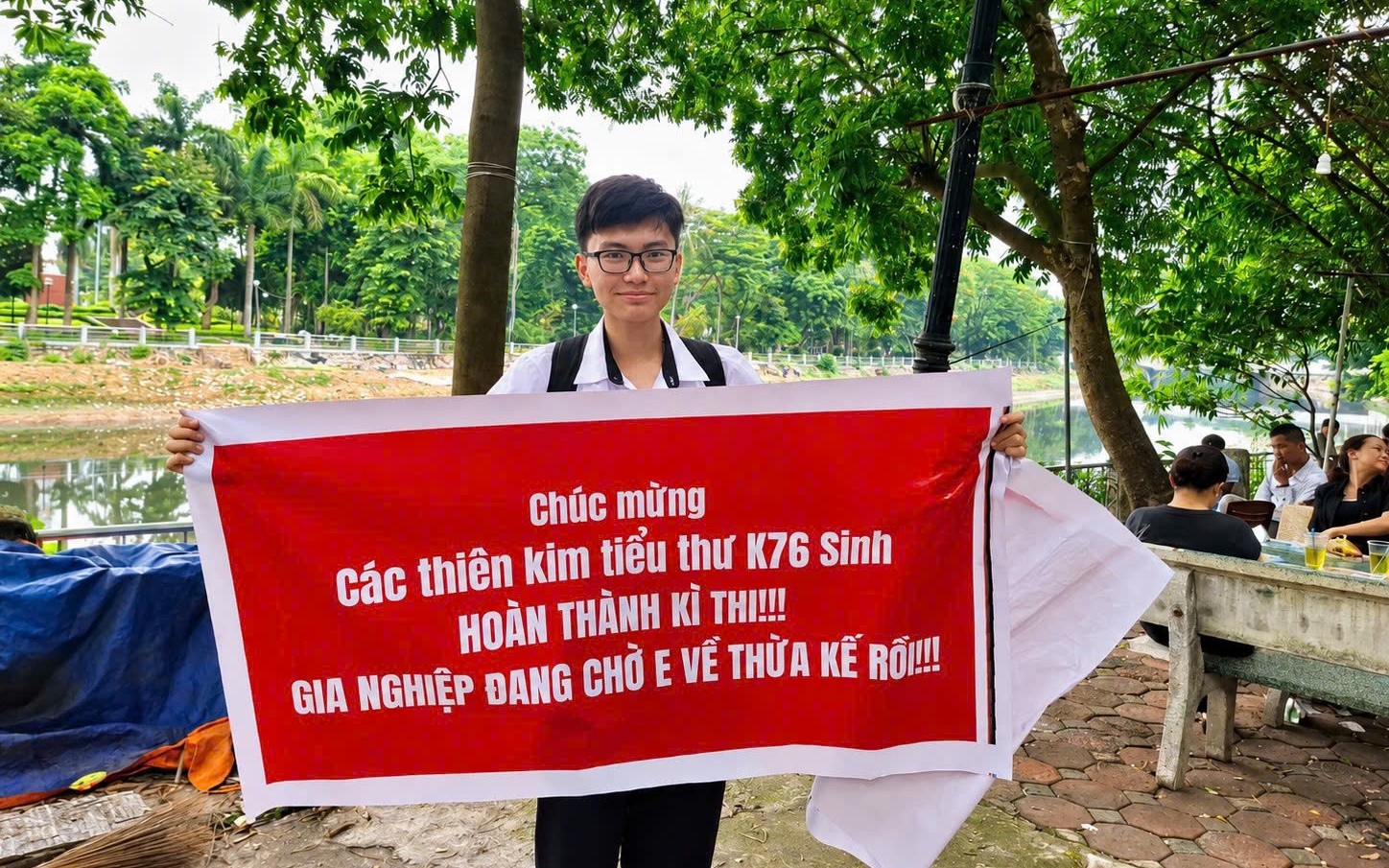 Bí thư Chi bộ 36 tuổi dự thi tốt nghiệp THPT cùng học sinh ở Lào Cai- Ảnh 2.