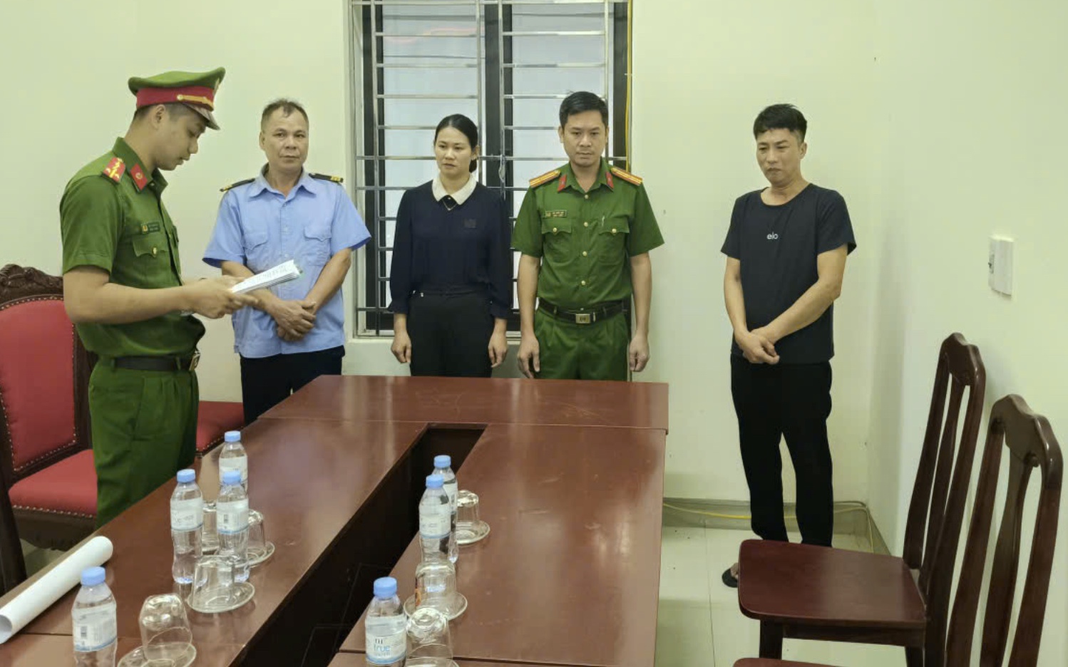 Công an Phú Thọ chặn đứng đường dây lừa đảo từ Campuchia chuyển địa bàn sang Việt Nam- Ảnh 2. Công an Phú Thọ chặn đứng đường dây lừa đảo từ Campuchia chuyển địa bàn sang Việt Nam- Ảnh 2.