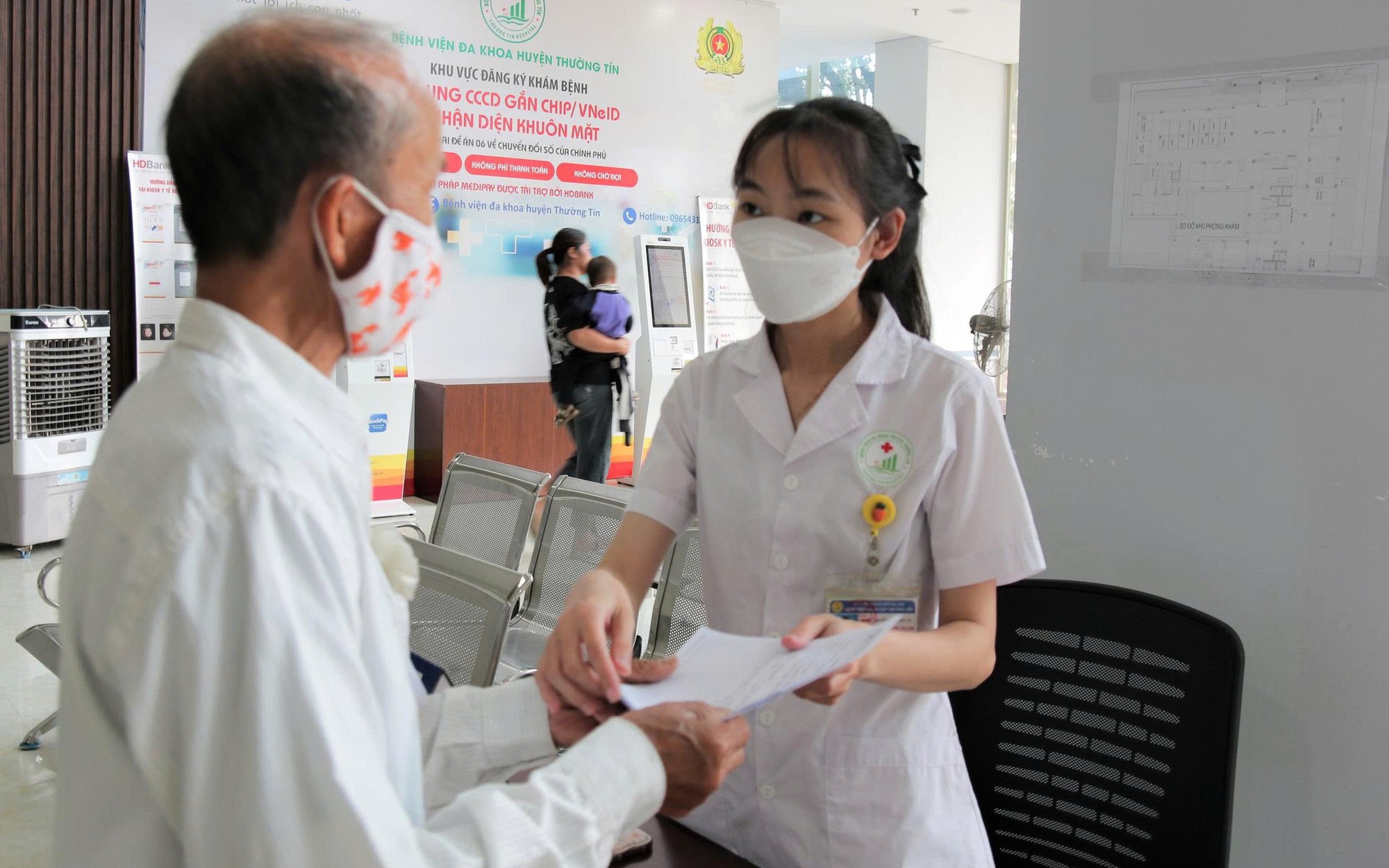 Khối lồi sau tai đập theo nhịp tim, bác sĩ cảnh báo dấu hiệu bệnh nguy hiểm- Ảnh 2. Khối lồi sau tai đập theo nhịp tim, bác sĩ cảnh báo dấu hiệu bệnh nguy hiểm- Ảnh 2.