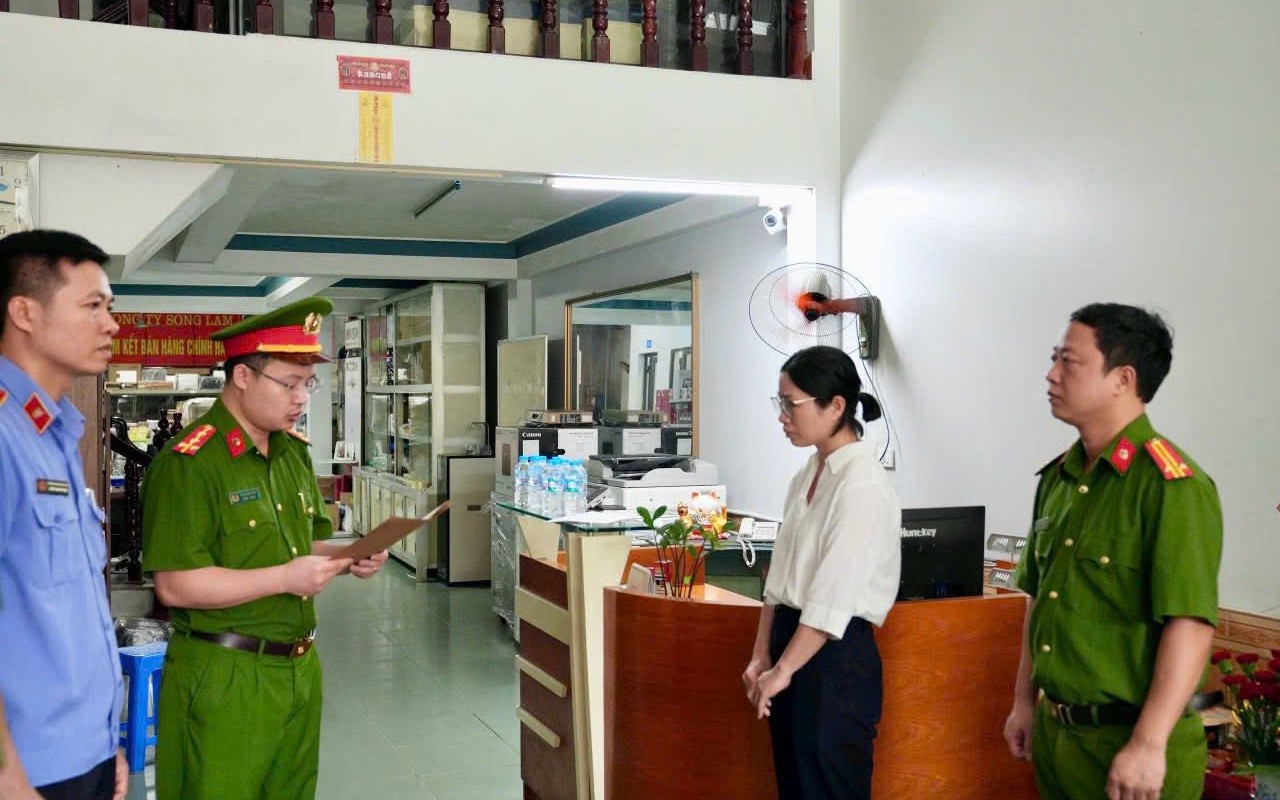Khởi tố đường dây giả bác sĩ thẩm mỹ: Học hết lớp 9, làm shipper vẫn tham gia điều trị cho khách- Ảnh 3.