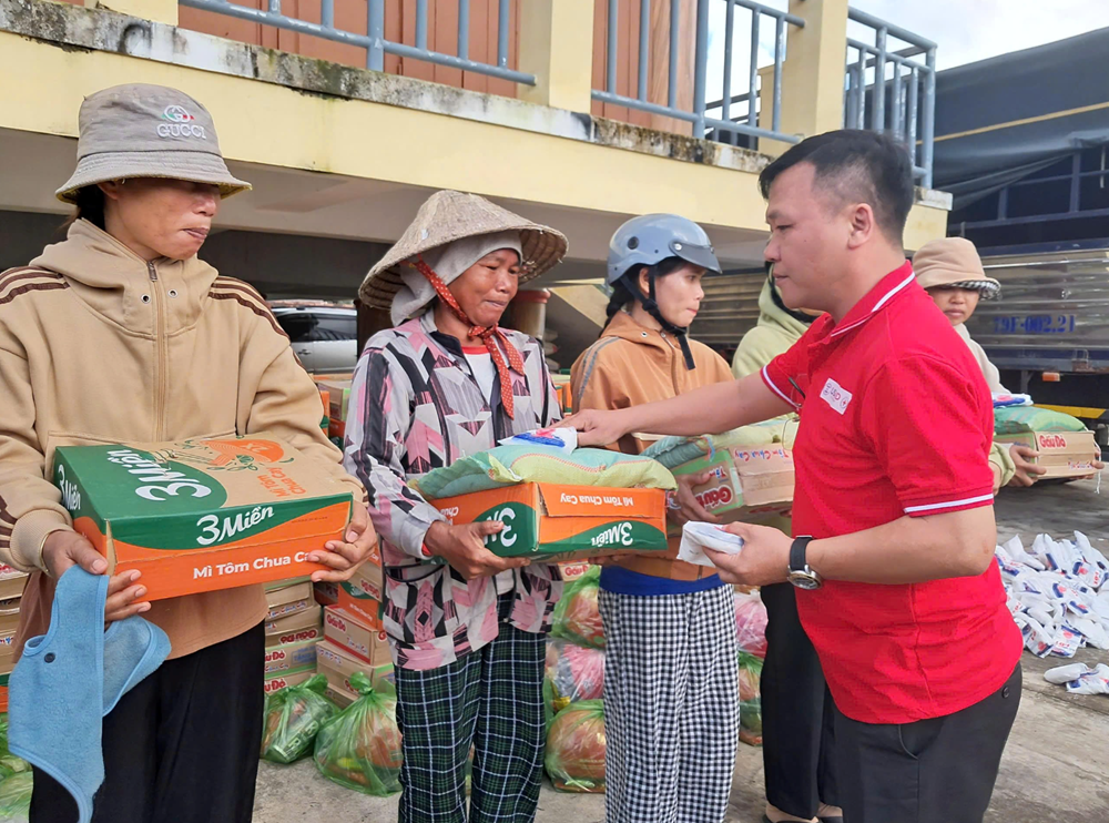 Hơn 761 tỷ đồng huy động trong Tháng Nhân đạo trợ giúp 578.812 lượt người khó khăn- Ảnh 2. Hơn 761 tỷ đồng huy động trong Tháng Nhân đạo trợ giúp 578.812 lượt người khó khăn- Ảnh 2.