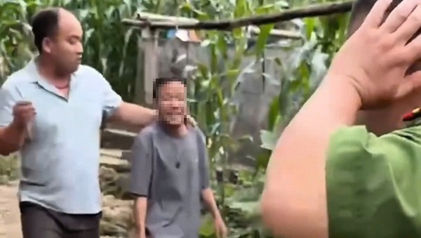 Tuyên Quang: Xuyên đêm tìm kiếm người đàn ông mắc bệnh lý thần kinh đi lạc trong rừng sâu- Ảnh 2. Tuyên Quang: Xuyên đêm tìm kiếm người đàn ông mắc bệnh lý thần kinh đi lạc trong rừng sâu- Ảnh 2.