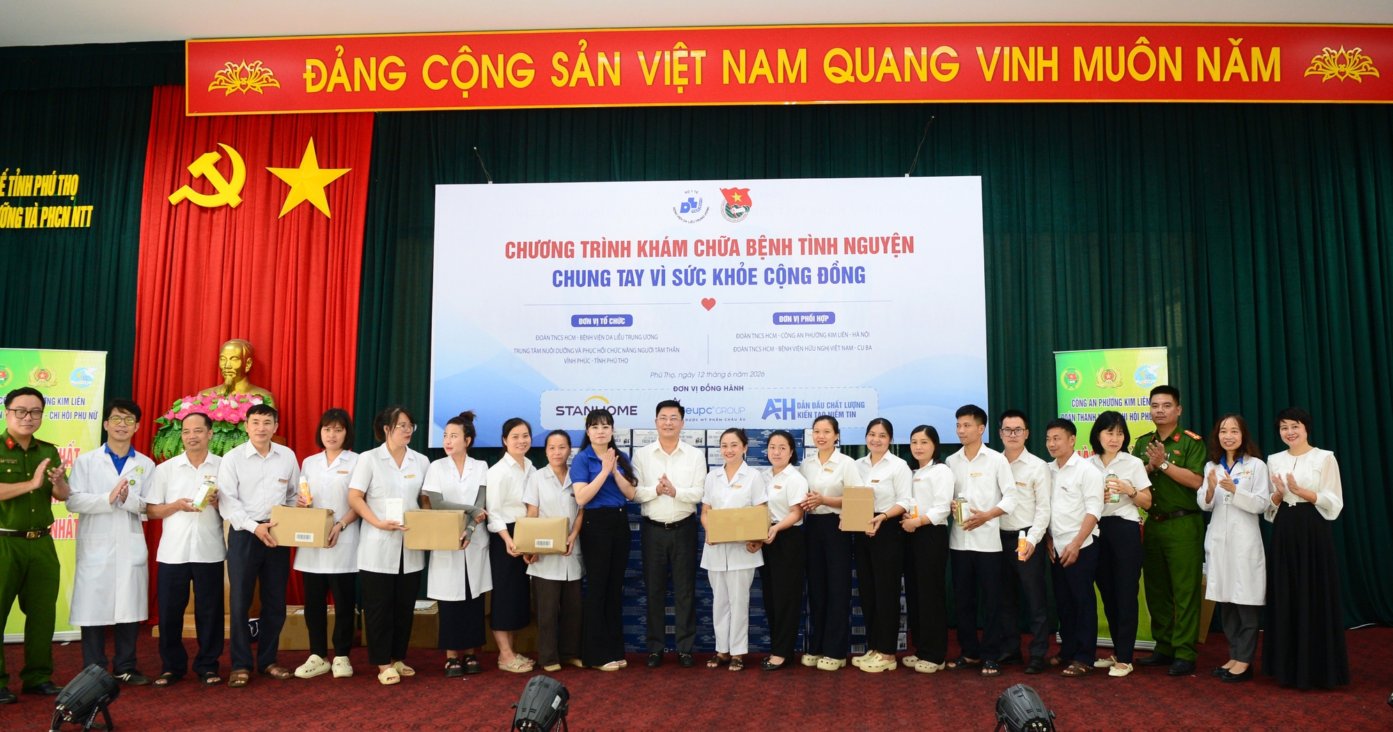 Mang yêu thương đến ‘mái nhà chung’ của gần 300 người bệnh tâm thần - Ảnh 4.