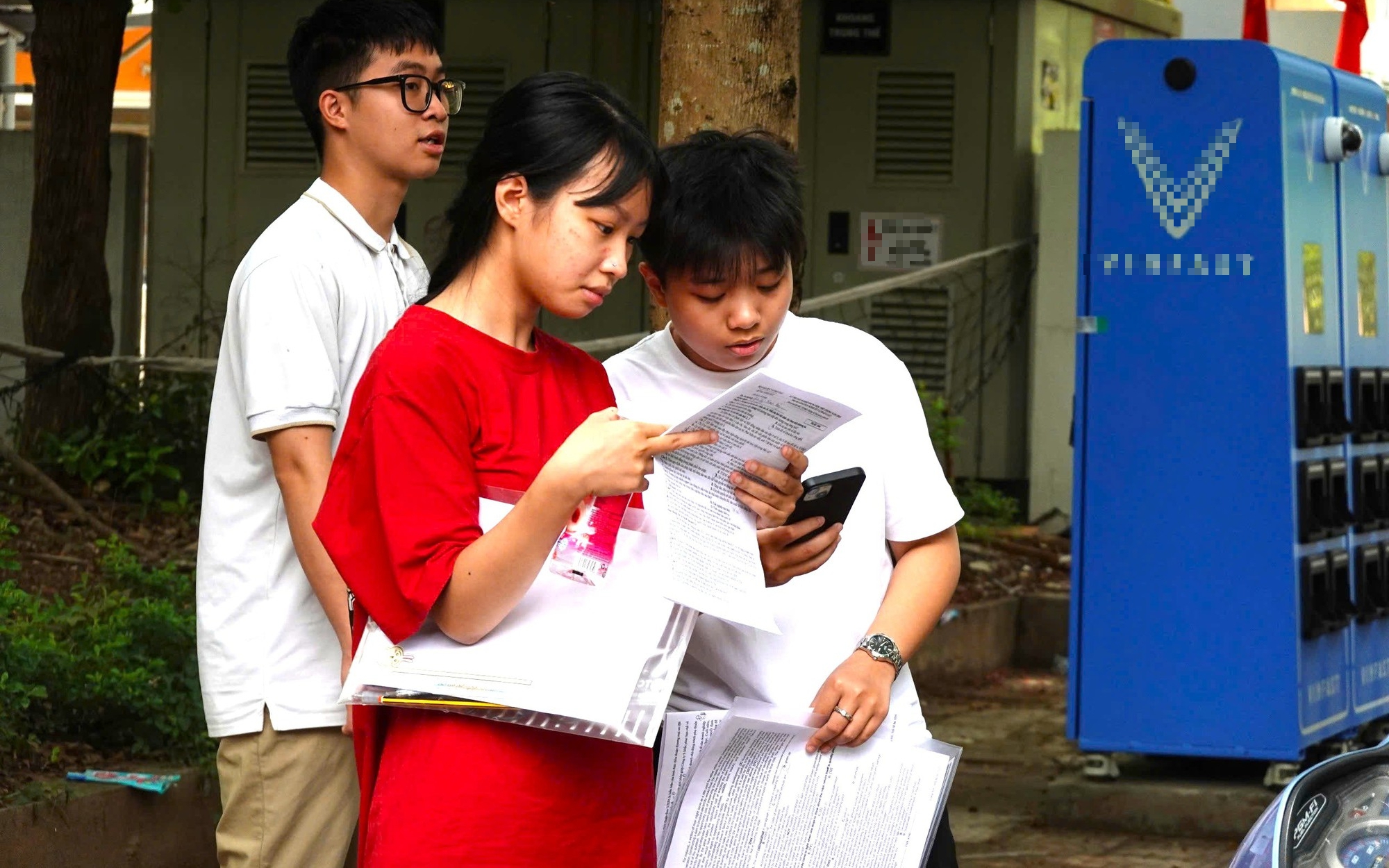Vì sao đáp án thi tốt nghiệp THPT không được công bố ngay?- Ảnh 2. Vì sao đáp án thi tốt nghiệp THPT không được công bố ngay?- Ảnh 2.