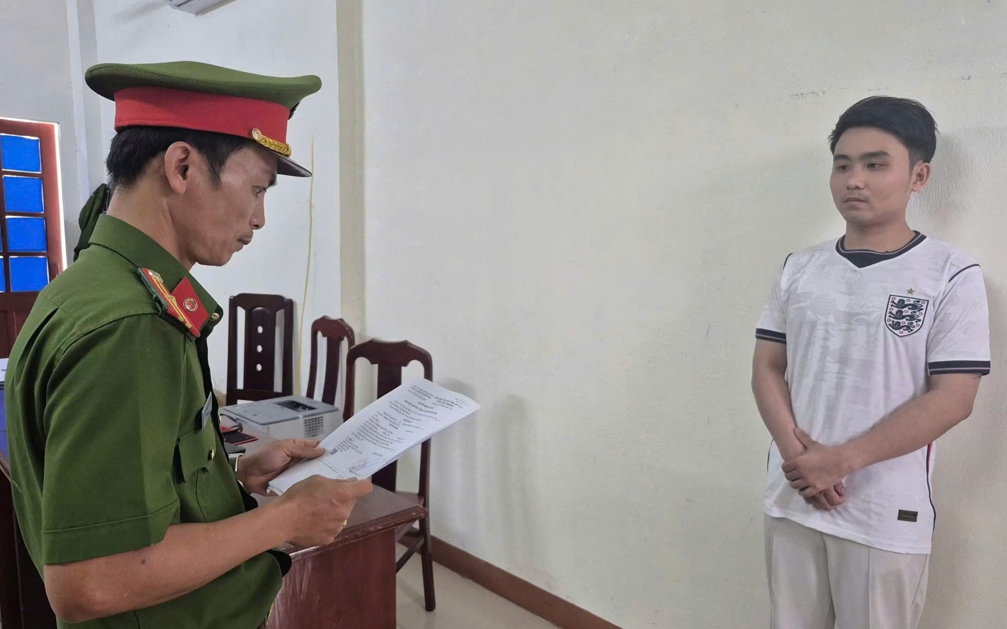 Khởi tố 8 đối tượng trong vụ đánh bạc trên đồi quế - Ảnh 3.