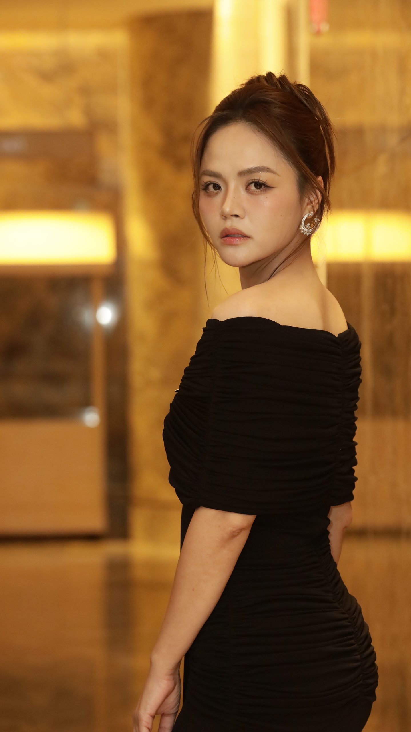 Thu Quỳnh 'đọ sắc' cùng Việt Hoa, Cù Thị Trà- Ảnh 2.