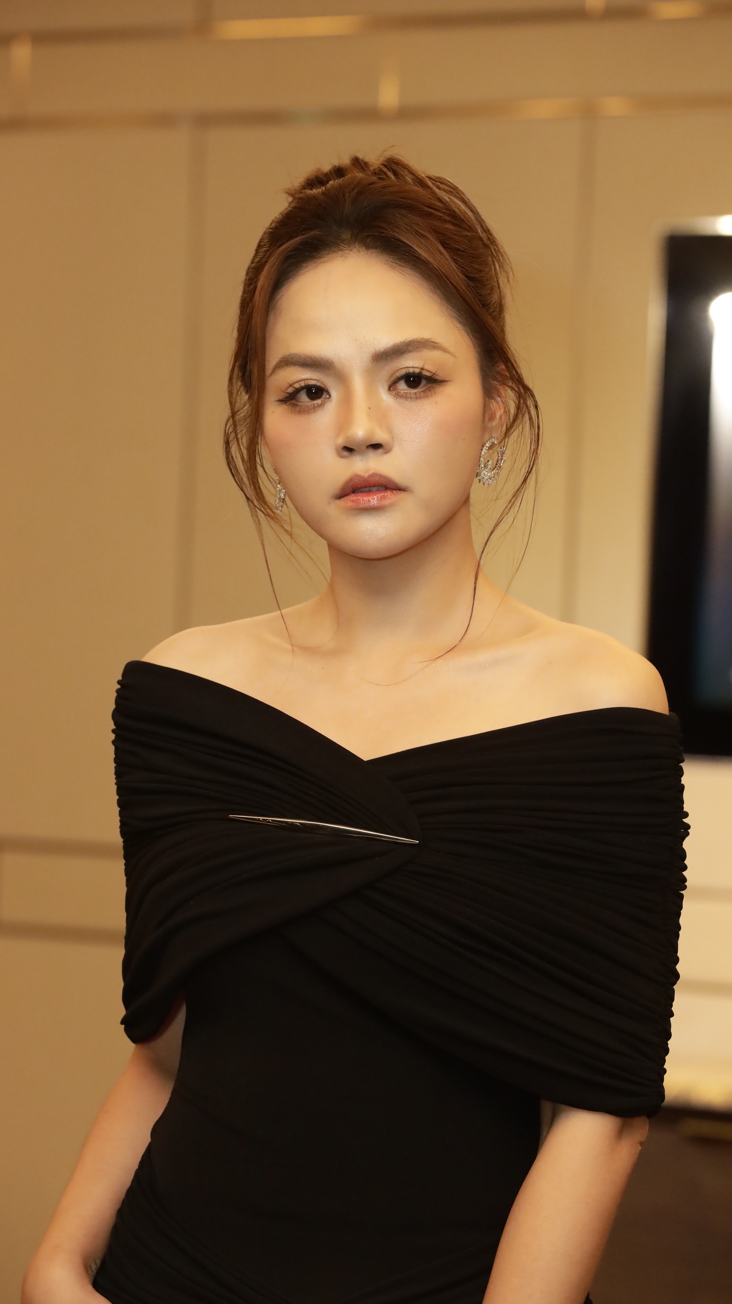 Thu Quỳnh 'đọ sắc' cùng Việt Hoa, Cù Thị Trà- Ảnh 1.
