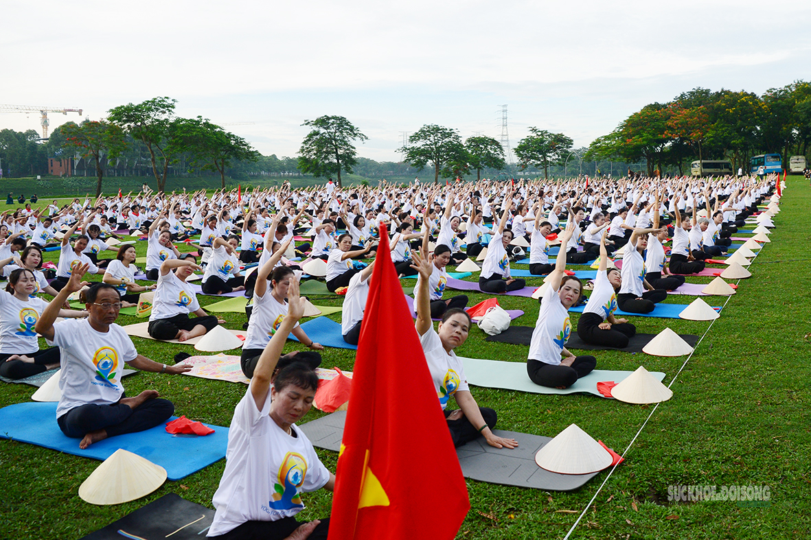 Hà Nội tổ chức ngày Quốc tế Yoga 2026 với 1 . 500 Người đồng diễn tại Công viên Yên Sở - Ảnh 10. Hà Nội tổ chức ngày Quốc tế Yoga 2026 với 1 . 500 Người đồng diễn tại Công viên Yên Sở - Ảnh 10.