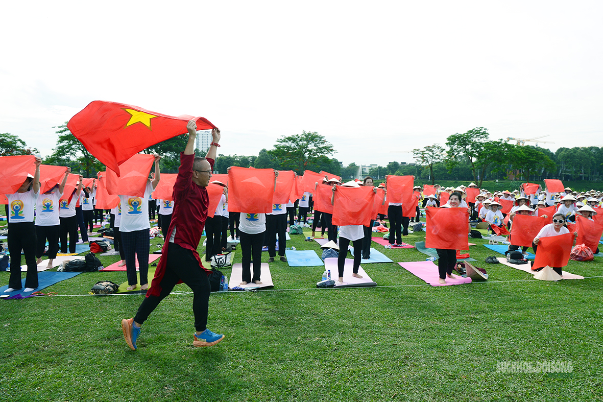 Hà Nội tổ chức ngày Quốc tế Yoga 2026 với 1 . 500 Người đồng diễn tại Công viên Yên Sở - Ảnh 11. Hà Nội tổ chức ngày Quốc tế Yoga 2026 với 1 . 500 Người đồng diễn tại Công viên Yên Sở - Ảnh 11.