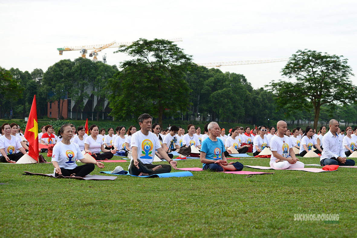 Hà Nội tổ chức ngày Quốc tế Yoga 2026 với 1 . 500 Người đồng diễn tại Công viên Yên Sở - Ảnh 3. Hà Nội tổ chức ngày Quốc tế Yoga 2026 với 1 . 500 Người đồng diễn tại Công viên Yên Sở - Ảnh 3.