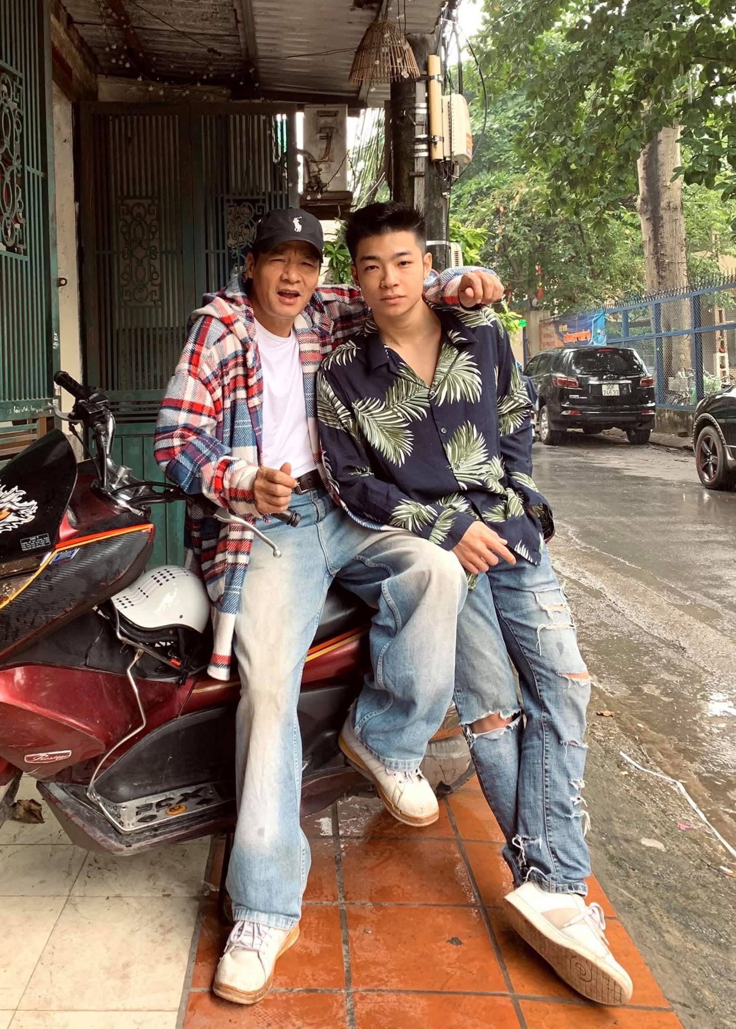 Con trai NSƯT Võ Hòai Nam gây sốt với vai chính trong Phía bên kia thành phố - Ảnh 3. Con trai NSƯT Võ Hòai Nam gây sốt với vai chính trong Phía bên kia thành phố - Ảnh 3.