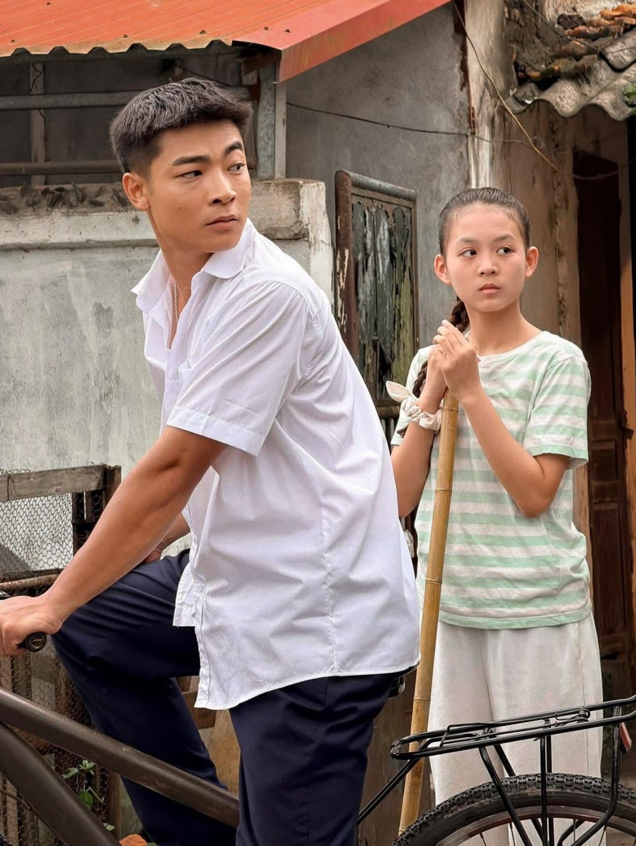 Con trai NSƯT Võ Hòai Nam gây sốt với vai chính trong Phía bên kia thành phố - Ảnh 1. Con trai NSƯT Võ Hòai Nam gây sốt với vai chính trong Phía bên kia thành phố - Ảnh 1.