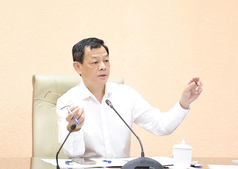 Thứ trưởng Nguyễn Tri Thức yêu cầu đẩy nhanh tiến độ triển khai bệnh án điện tử và cơ sở dữ liệu y tế
- Ảnh 1. Thứ trưởng Nguyễn Tri Thức yêu cầu đẩy nhanh tiến độ triển khai bệnh án điện tử và cơ sở dữ liệu y tế
- Ảnh 1.