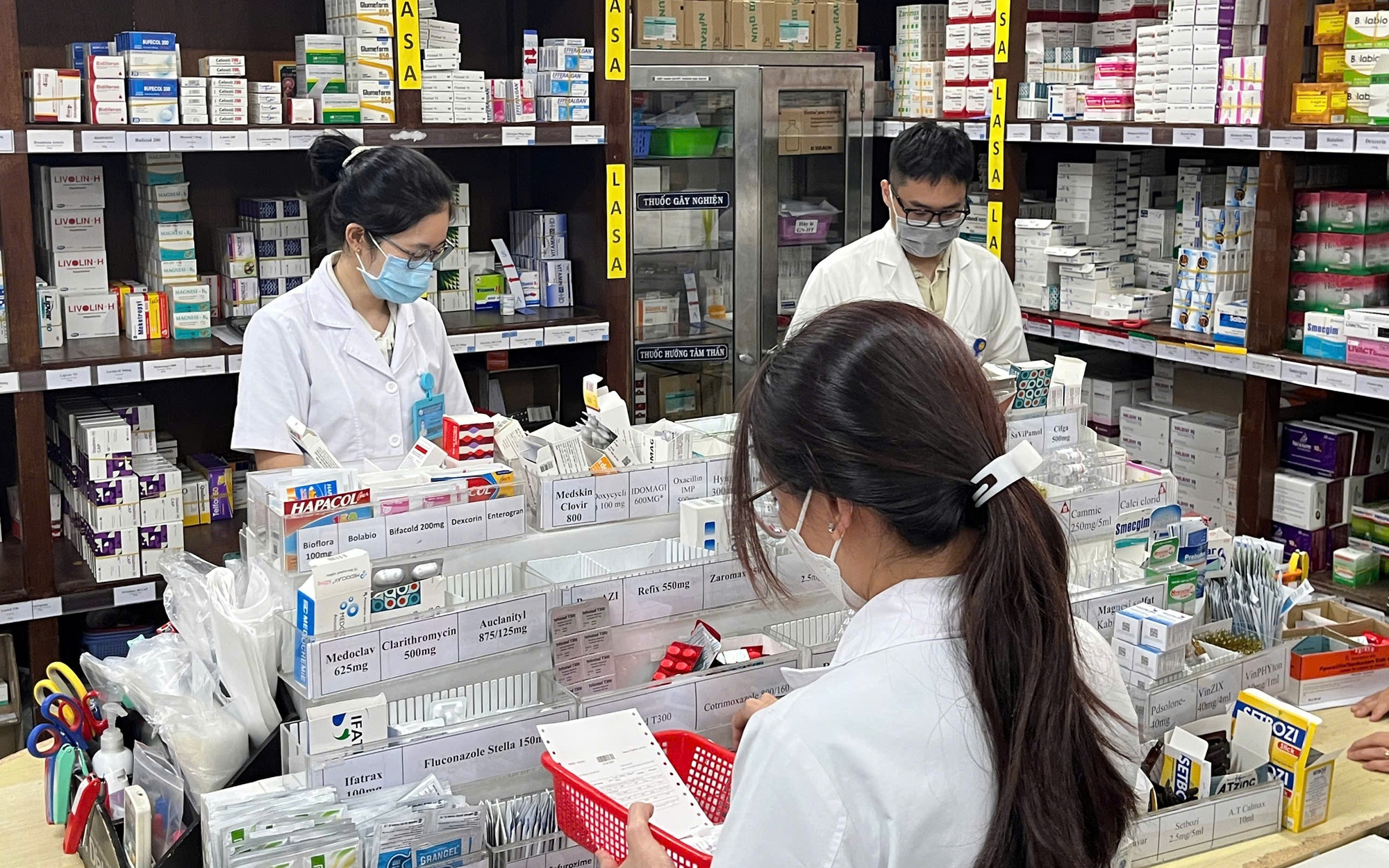 Bộ Y tế yêu cầu bảo đảm nguồn cung, không để thiếu thuốc điều trị trong mùa hè- Ảnh 2. Bộ Y tế yêu cầu bảo đảm nguồn cung, không để thiếu thuốc điều trị trong mùa hè- Ảnh 2.