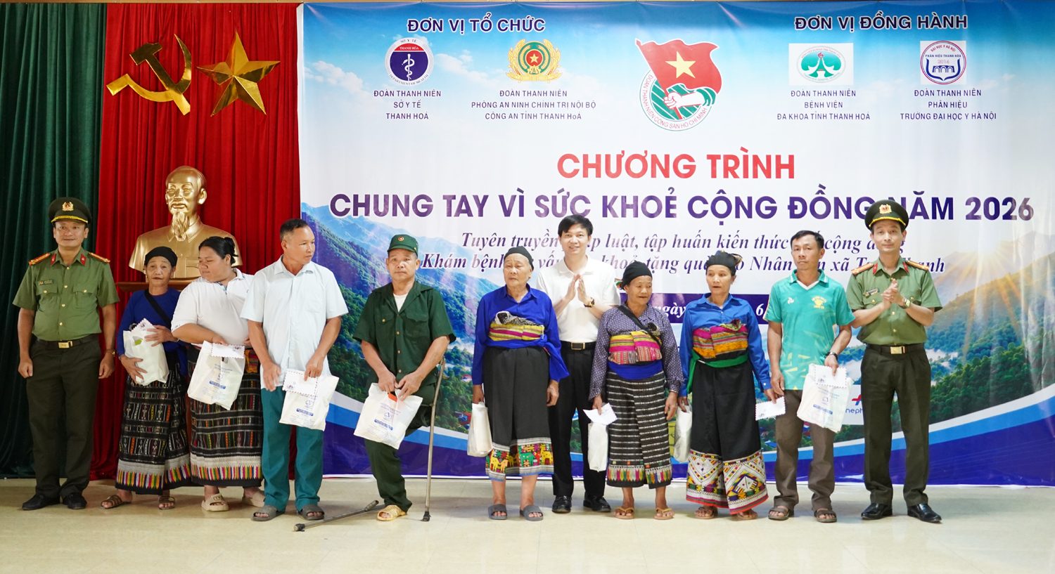 Gallery - Hàng trăm người dân xã vùng cao xã Tam Thanh được khám bệnh, phát thuốc miễn phí - image 2