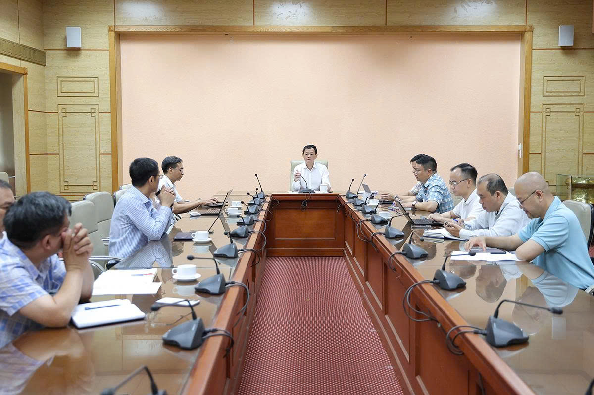 Thứ trưởng Nguyễn Tri Thức yêu cầu đẩy nhanh tiến độ triển khai bệnh án điện tử và cơ sở dữ liệu y tế
- Ảnh 5. Thứ trưởng Nguyễn Tri Thức yêu cầu đẩy nhanh tiến độ triển khai bệnh án điện tử và cơ sở dữ liệu y tế
- Ảnh 5.