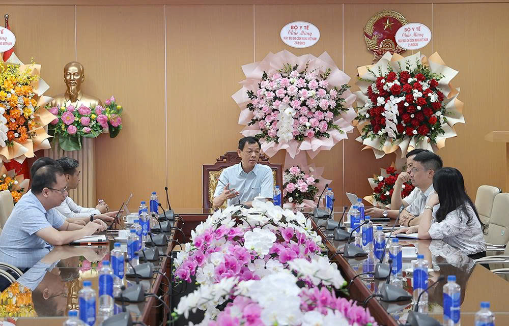 Thứ trưởng Nguyễn Tri Thức: Khẩn trương hoàn thiện hệ thống thông tin quản lý khám chữa bệnh- Ảnh 6. Thứ trưởng Nguyễn Tri Thức: Khẩn trương hoàn thiện hệ thống thông tin quản lý khám chữa bệnh- Ảnh 6.