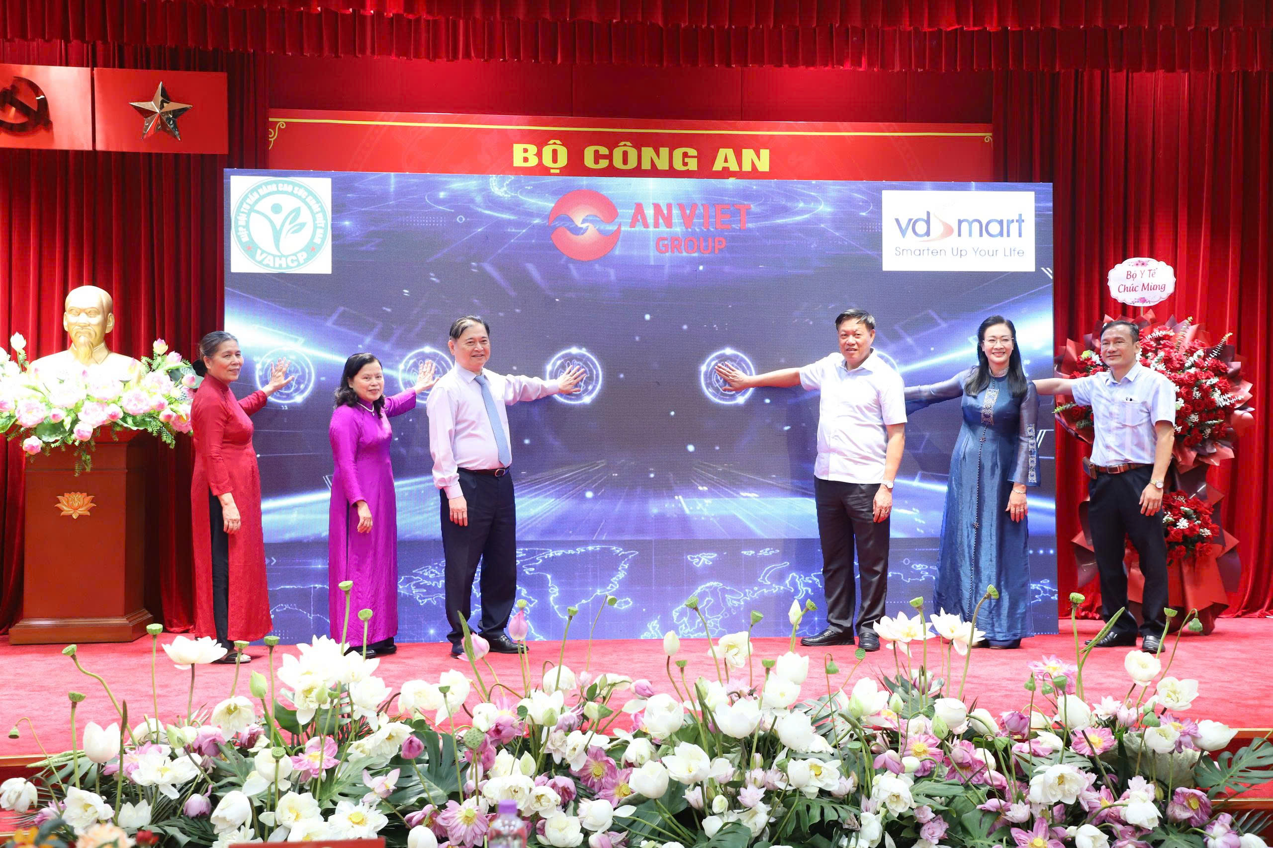 Thứ trưởng Đỗ Xuân Tuyên: VAHCP tiếp tục đồng hành cùng ngành y tế vì sức khỏe người dân- Ảnh 2.
